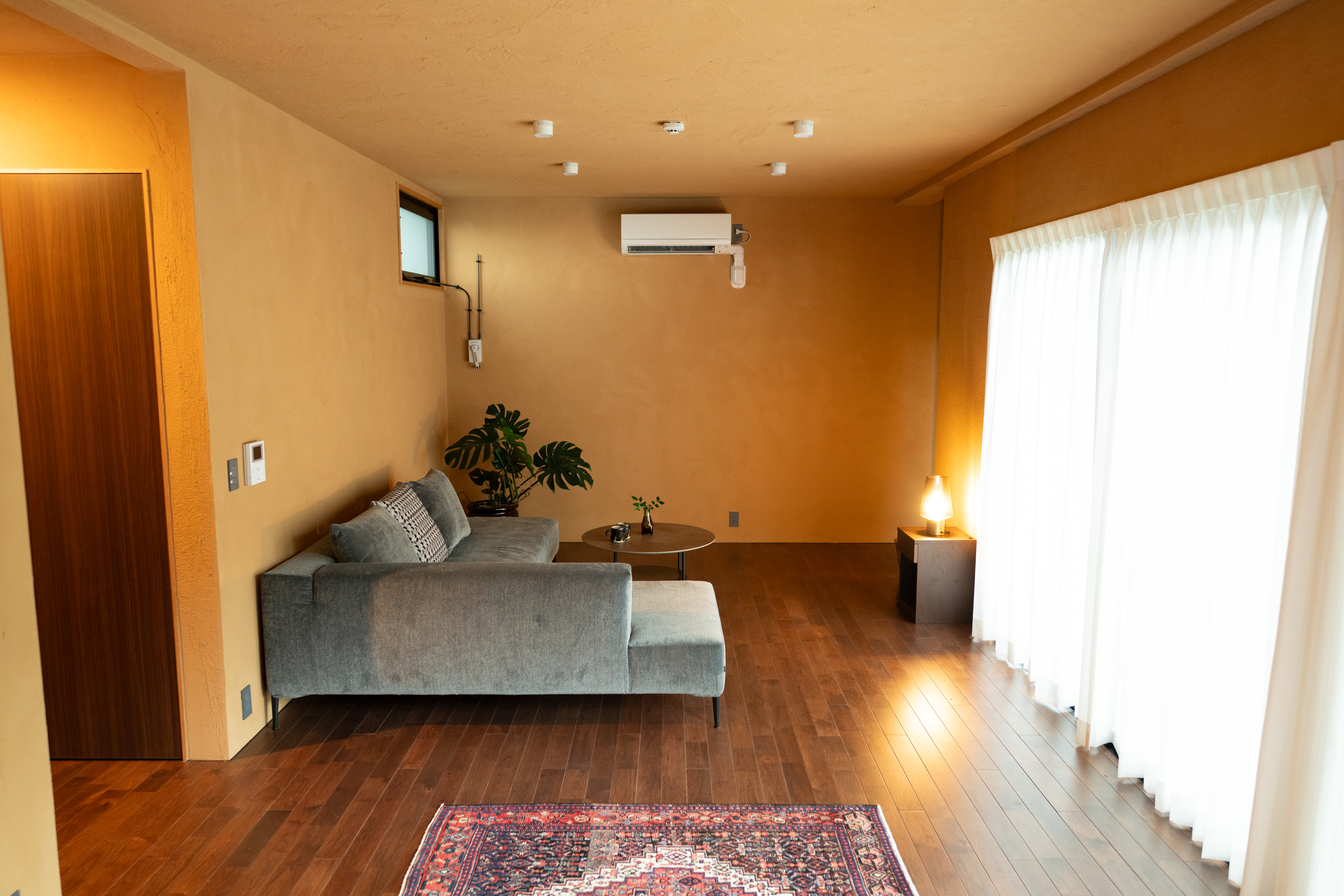 【洋】ゆったりとくつろげるソファ