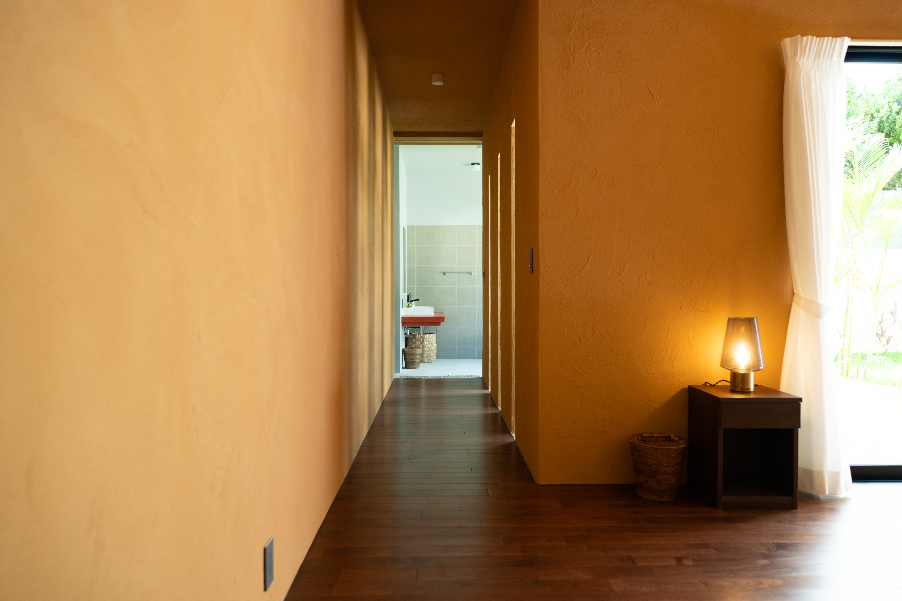 【洋】バスルームへと続く廊下