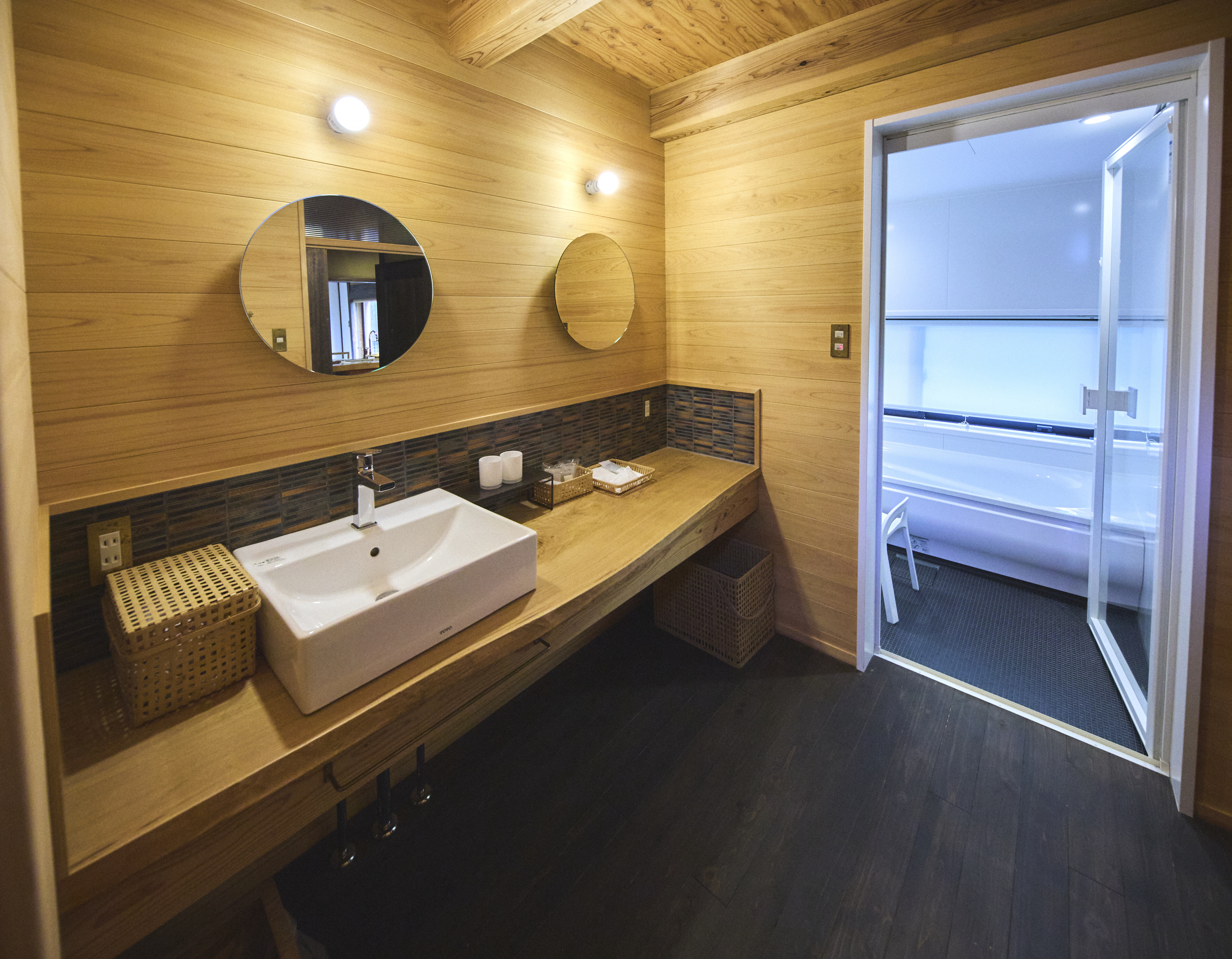 一棟貸し宿「多喜屋」　パウダールームとお風呂