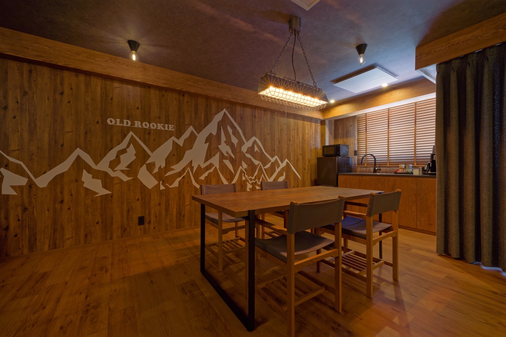 〈クアッドスイート〉【IN19:00以降 OUT14:00まで】本格サウナ＆チラー・朝食付き