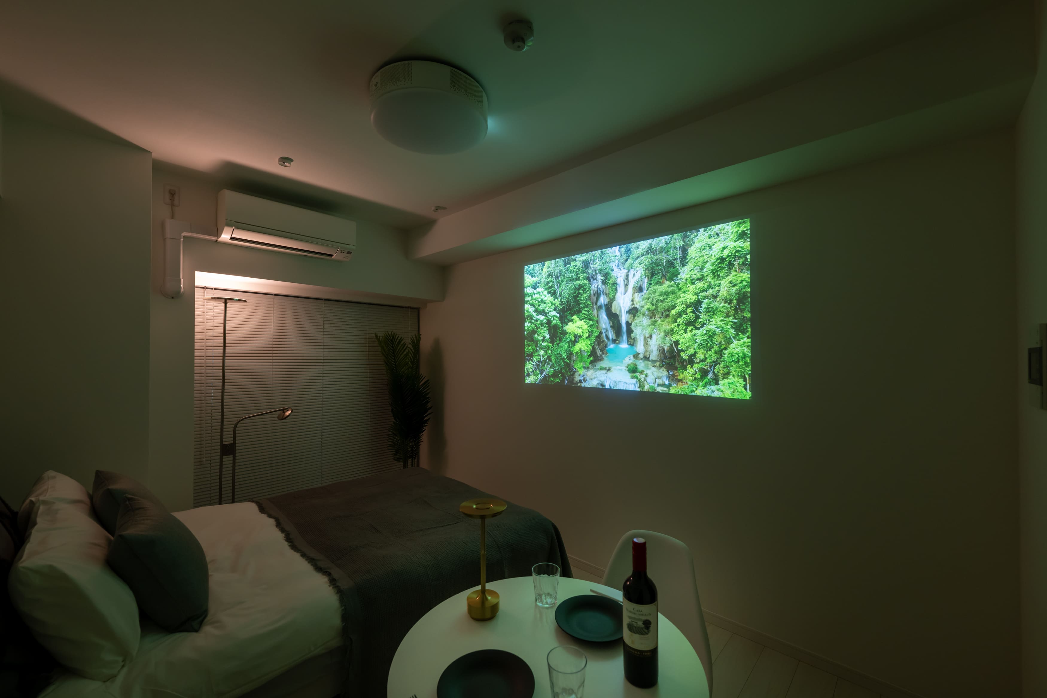 客室プロジェクター