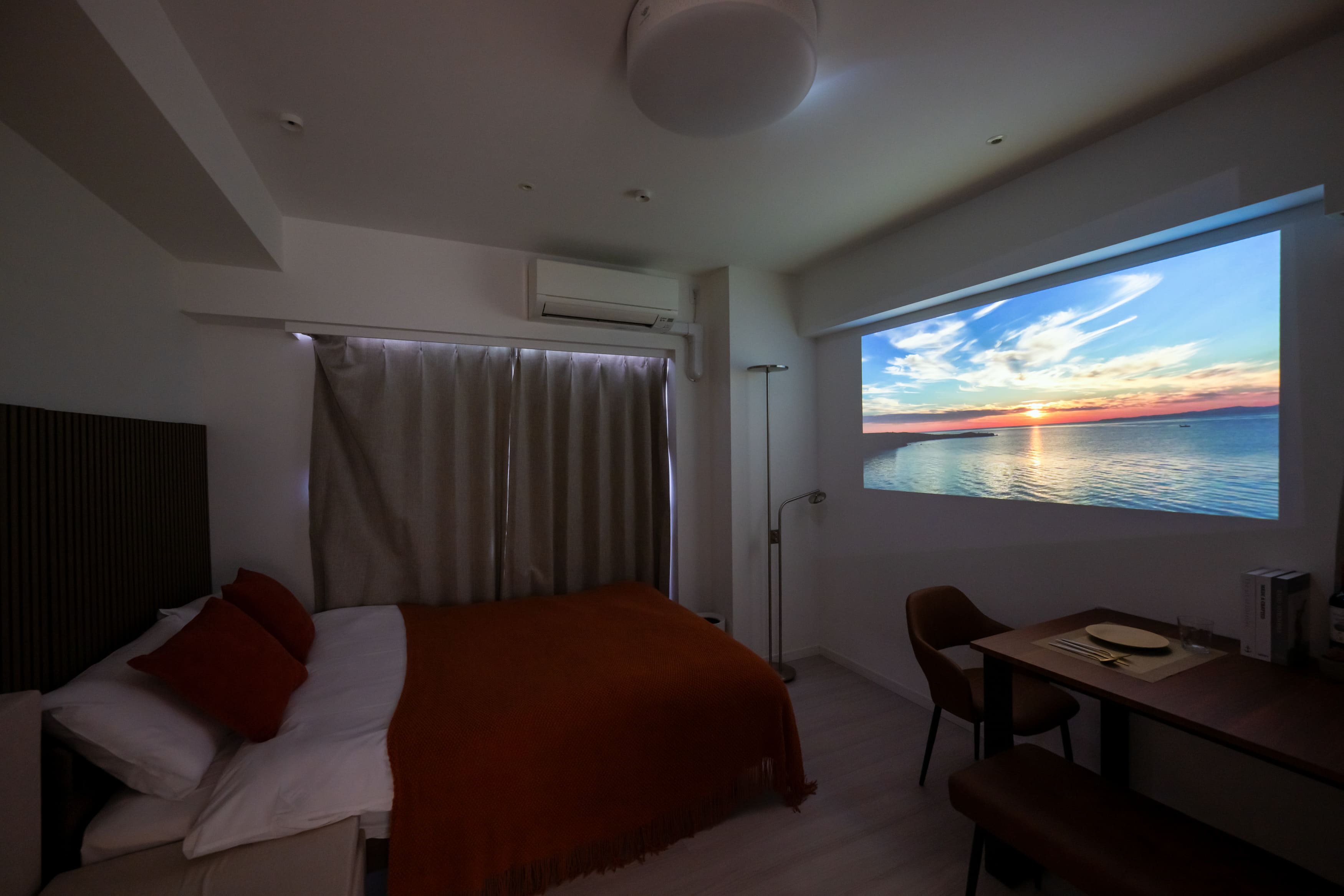 客室プロジェクター