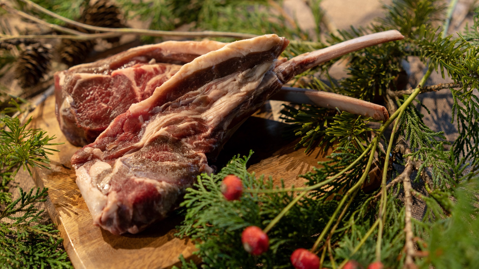 しっとりと柔らかく、旨味あふれる厳選された摩周鹿をお愉しみください