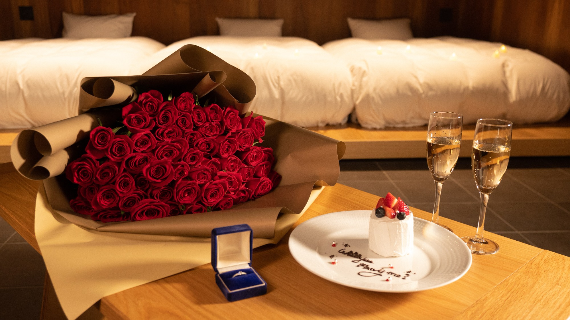 静かな客室で迎える、ふたりだけの特別な時間。想いを伝える瞬間を、NUPPUKOTTEで　※イメージ