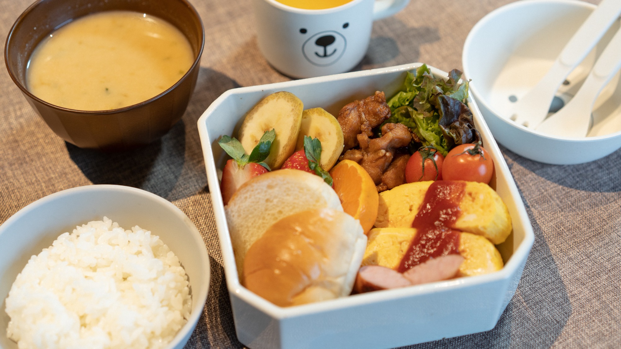 【朝食一例】お子様用のご朝食も彩り豊かなお重でご用意