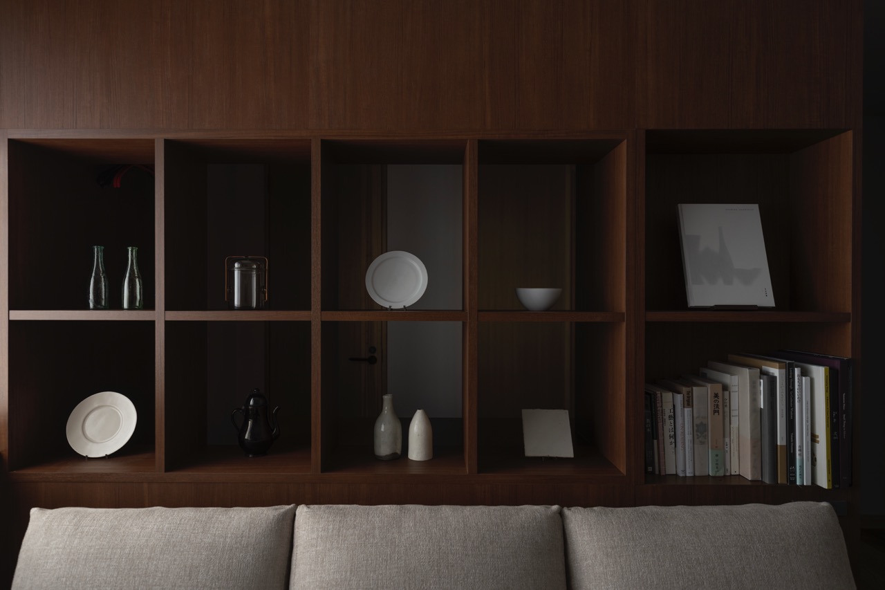 森岡書店コンセプトツインルーム【禁煙】セレクト品棚