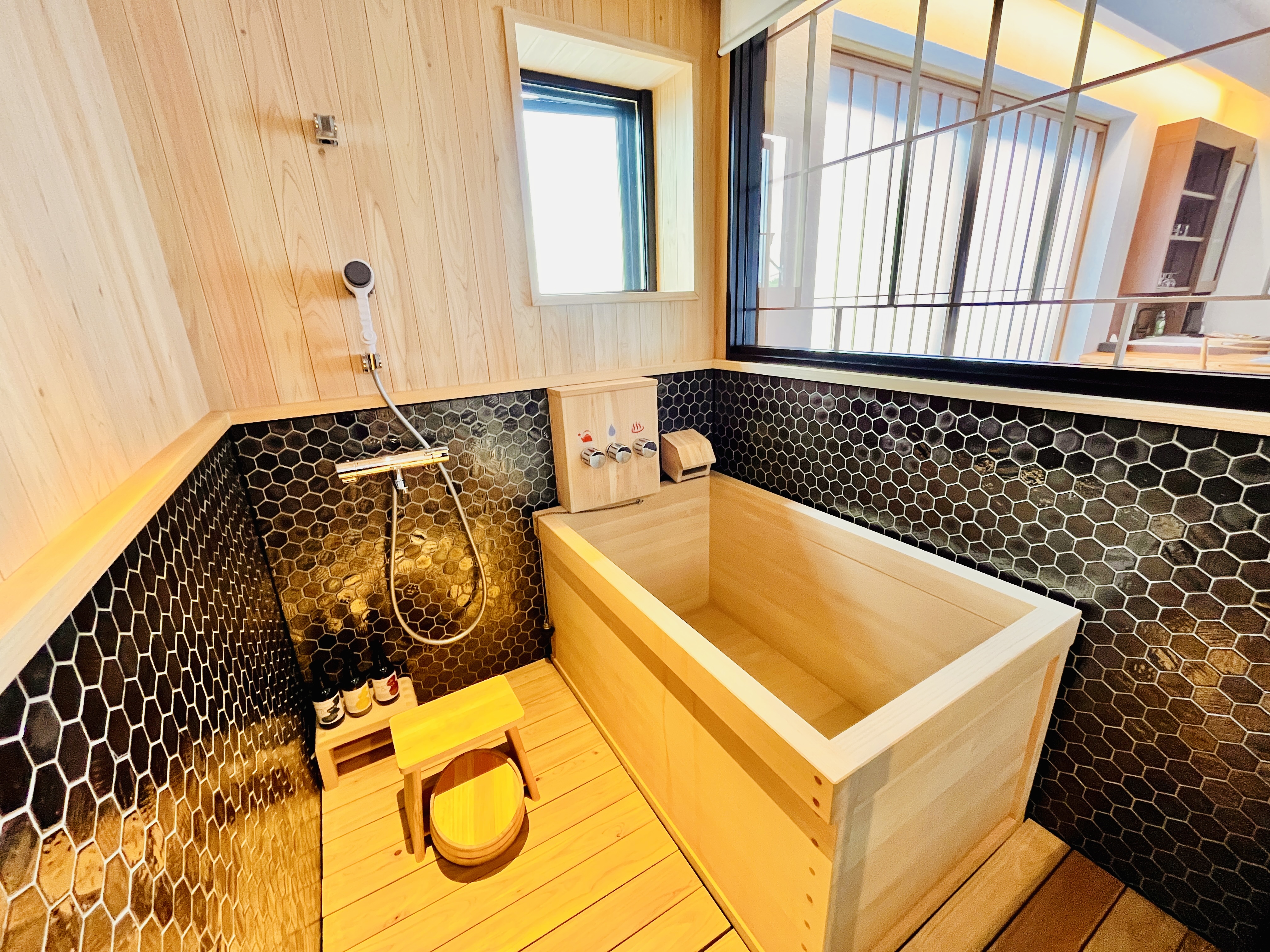 冨士屋リビングスイートルーム　檜風呂