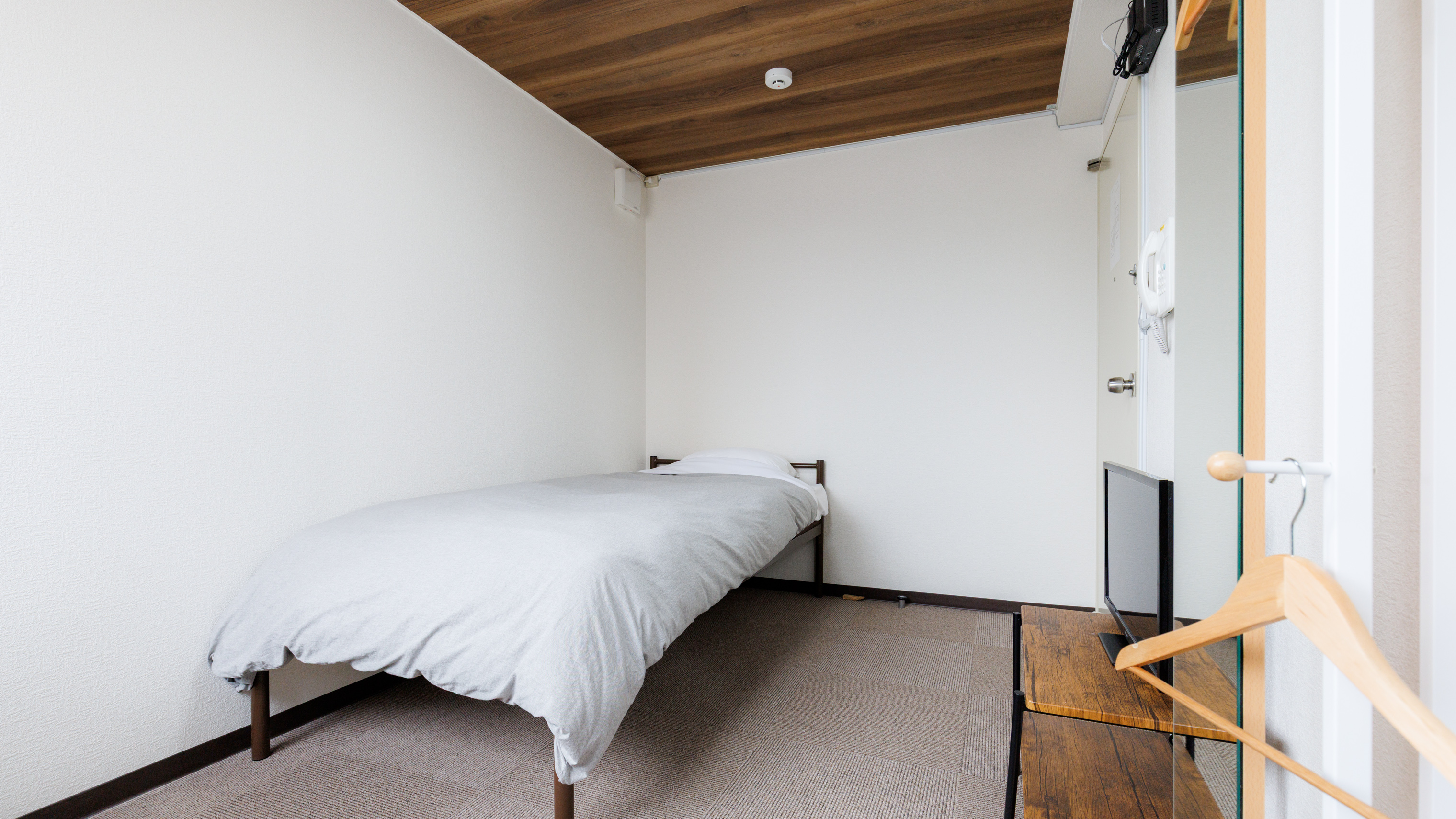 【禁煙】洋室シングルC･定員1名＜ﾊﾞｽ･ﾄｲﾚ共用＞