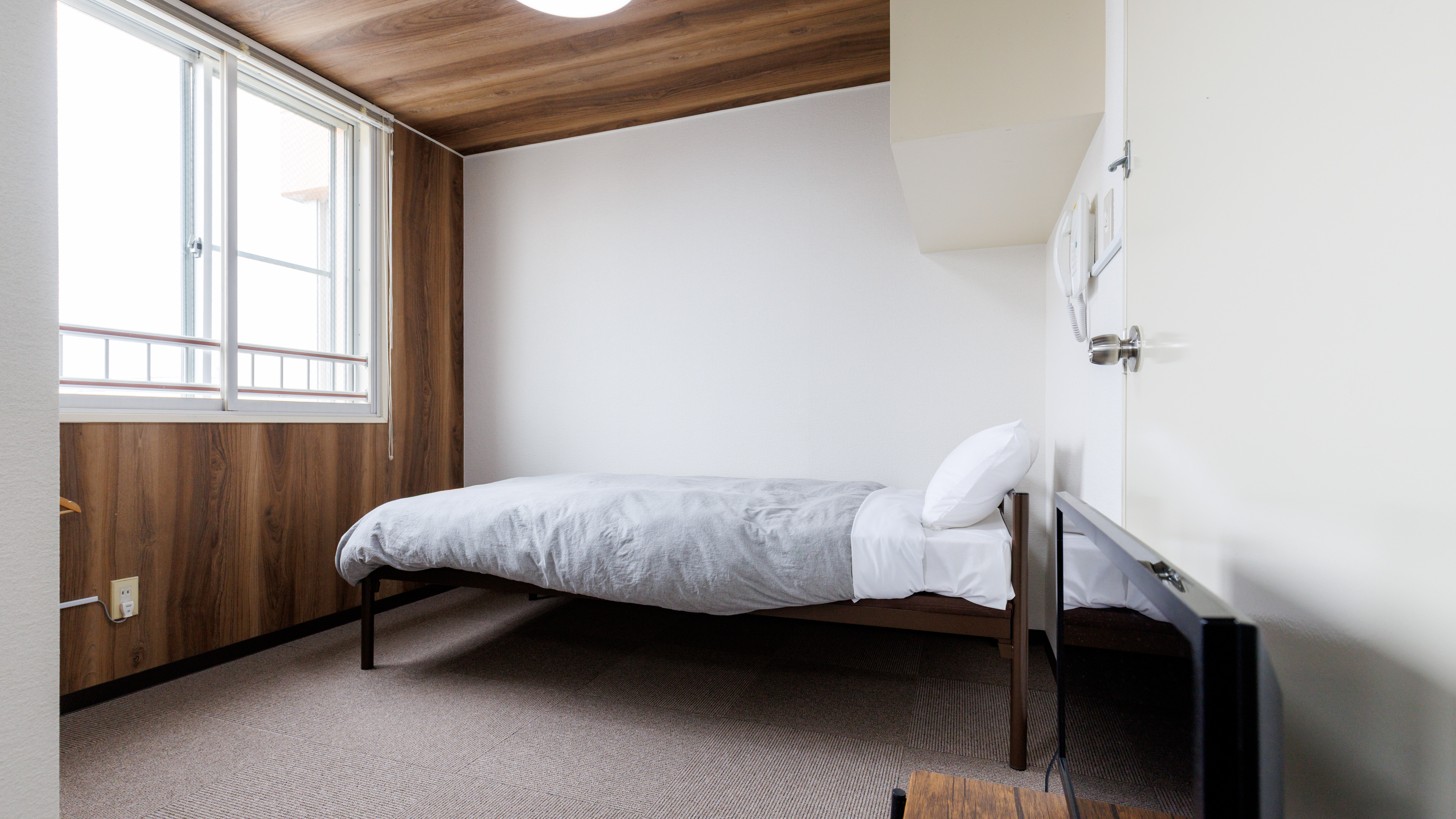 【禁煙】洋室ツインB･定員2名＜ﾊﾞｽ･ﾄｲﾚ共用＞