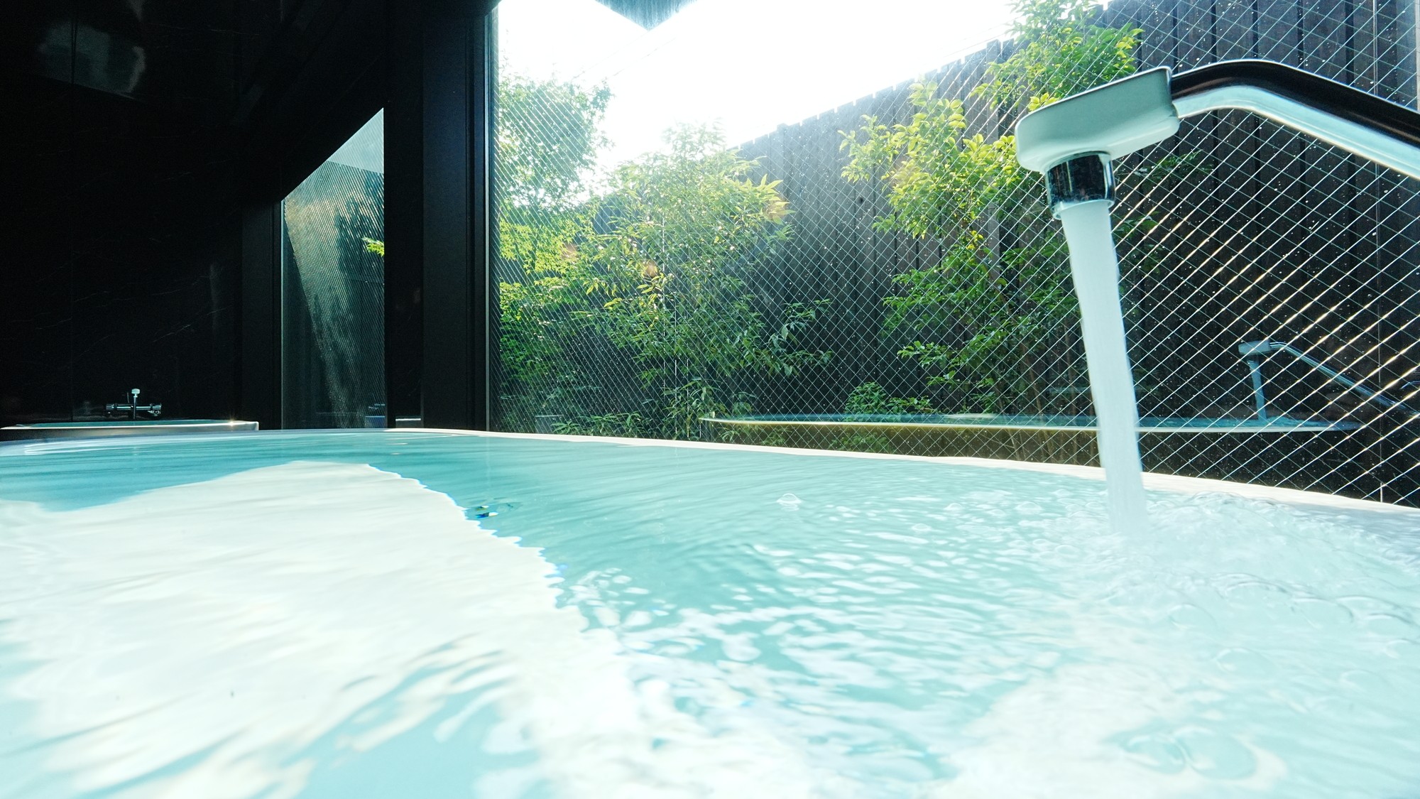 浴場／２つのバスタブがございます※男女交代制