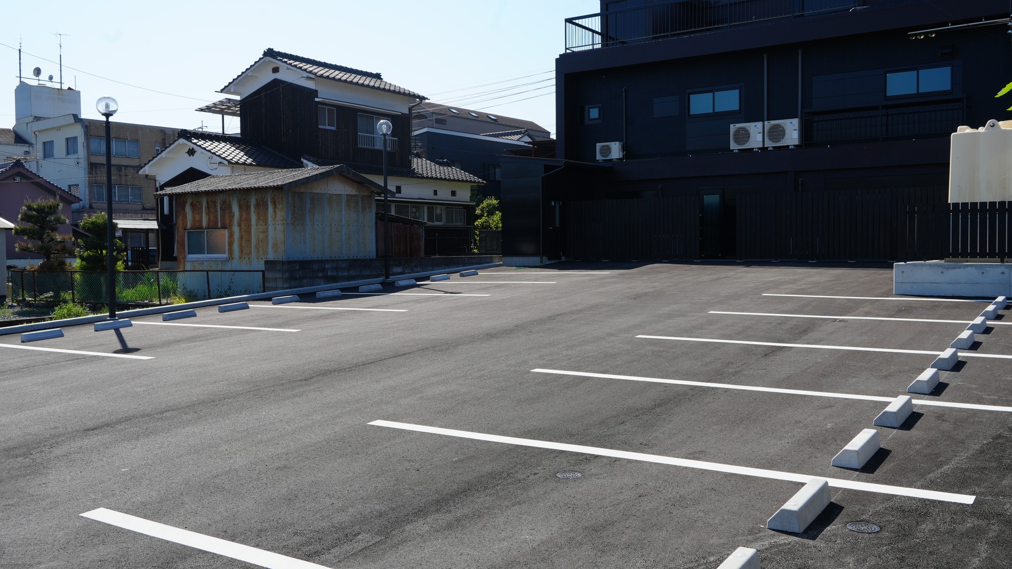 駐車場２０台完備／ホテル裏にございます※予約制となります