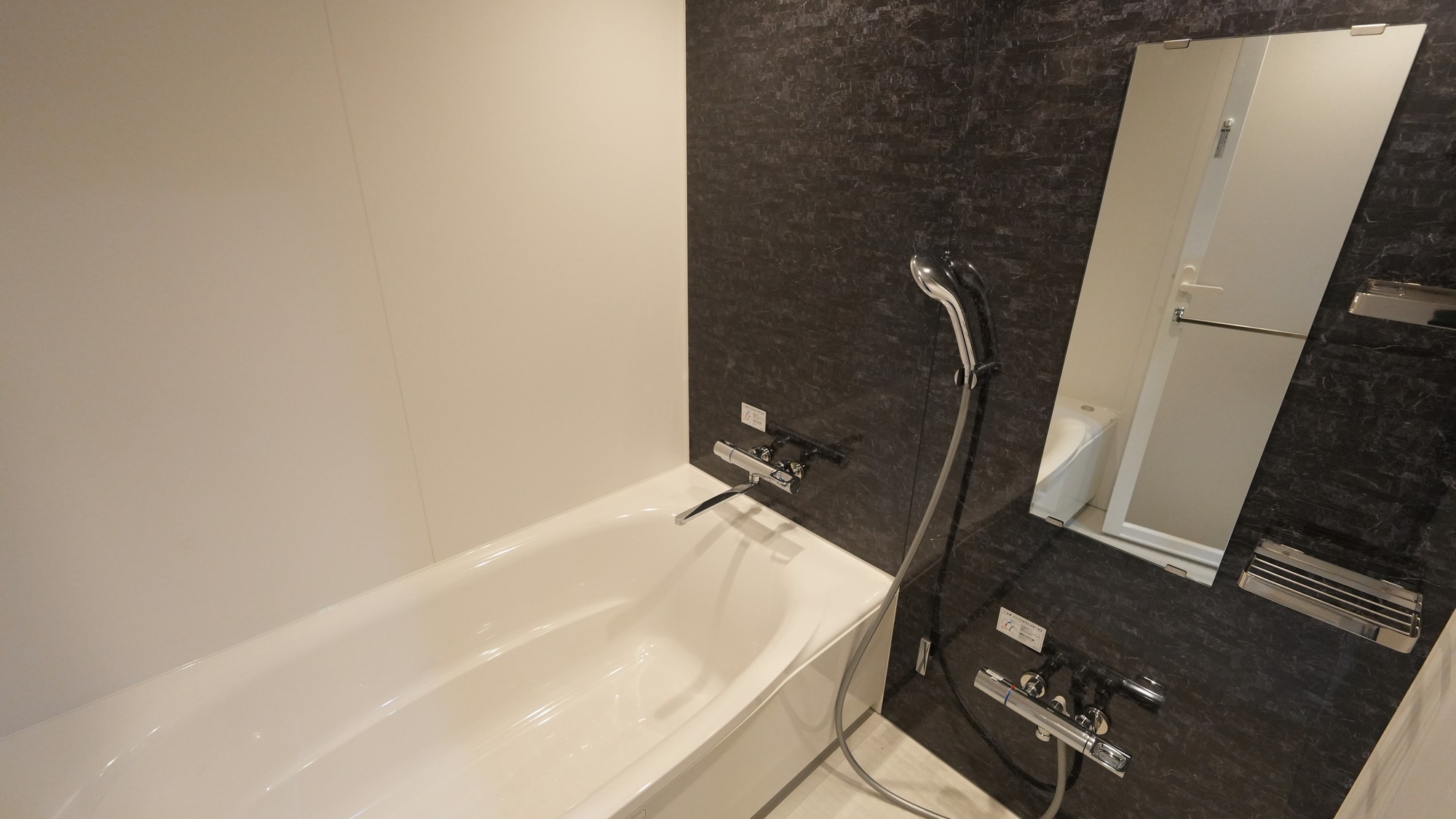 客室内お風呂／ユニットではなく、トイレとお風呂が独立しております