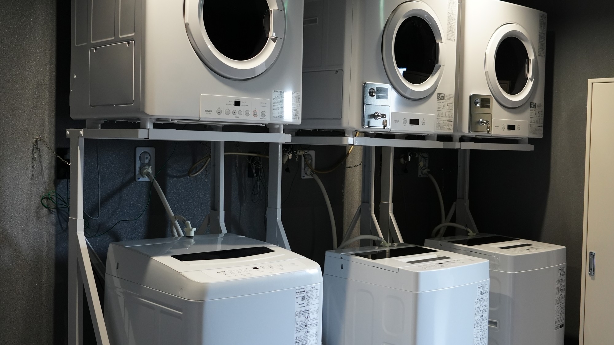 コインランドリー（乾燥機付き）／３台完備