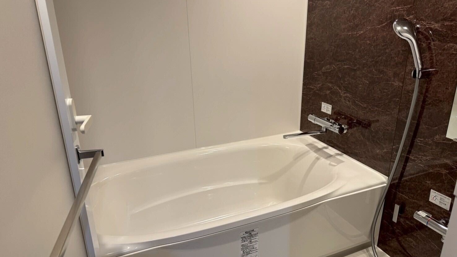 客室内お風呂／ユニットではなく、トイレとお風呂が独立しております