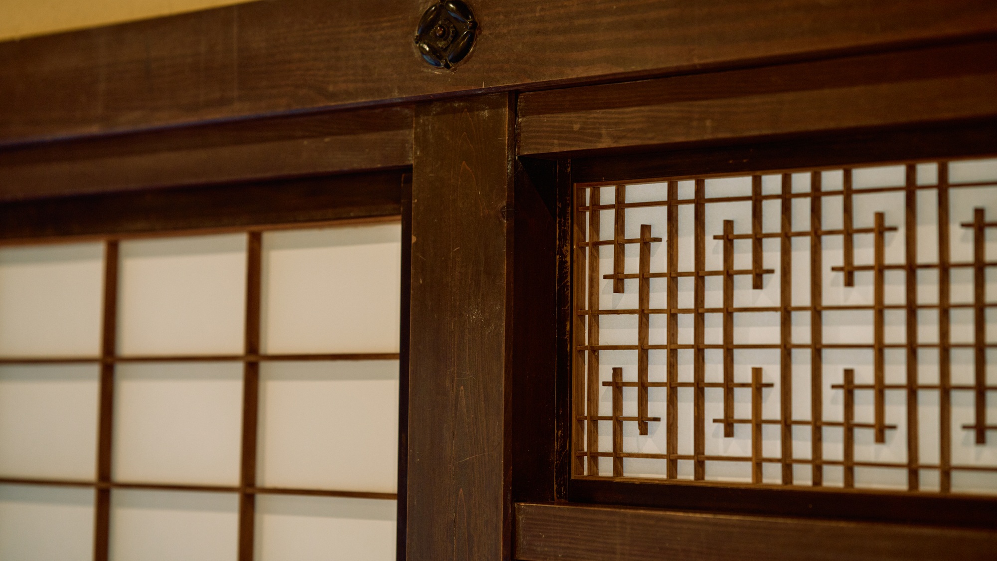 ・【母屋棟】昔ながらの建築美。色んなところに職人の技術が光ります