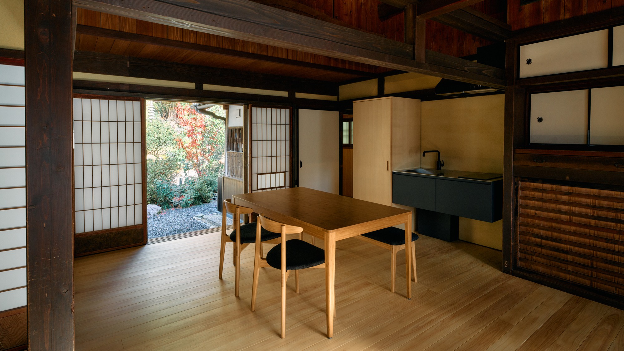 ・【母屋棟】家具は岡山県倉敷にある竹の家具メーカー「TEORI（テオリ）」をセレクト