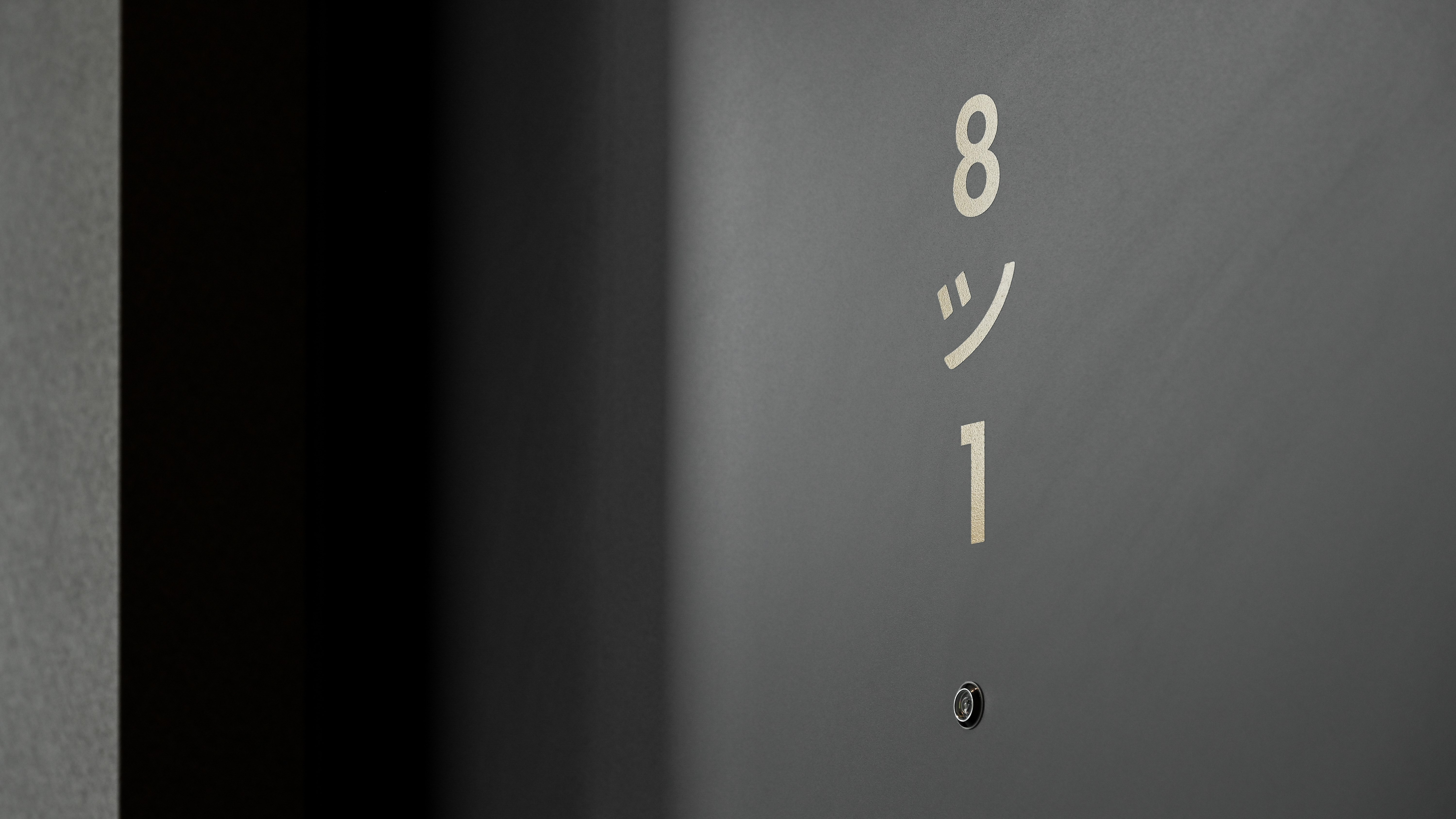 わかりやすく安心感のあるルームサインで快適な滞在を