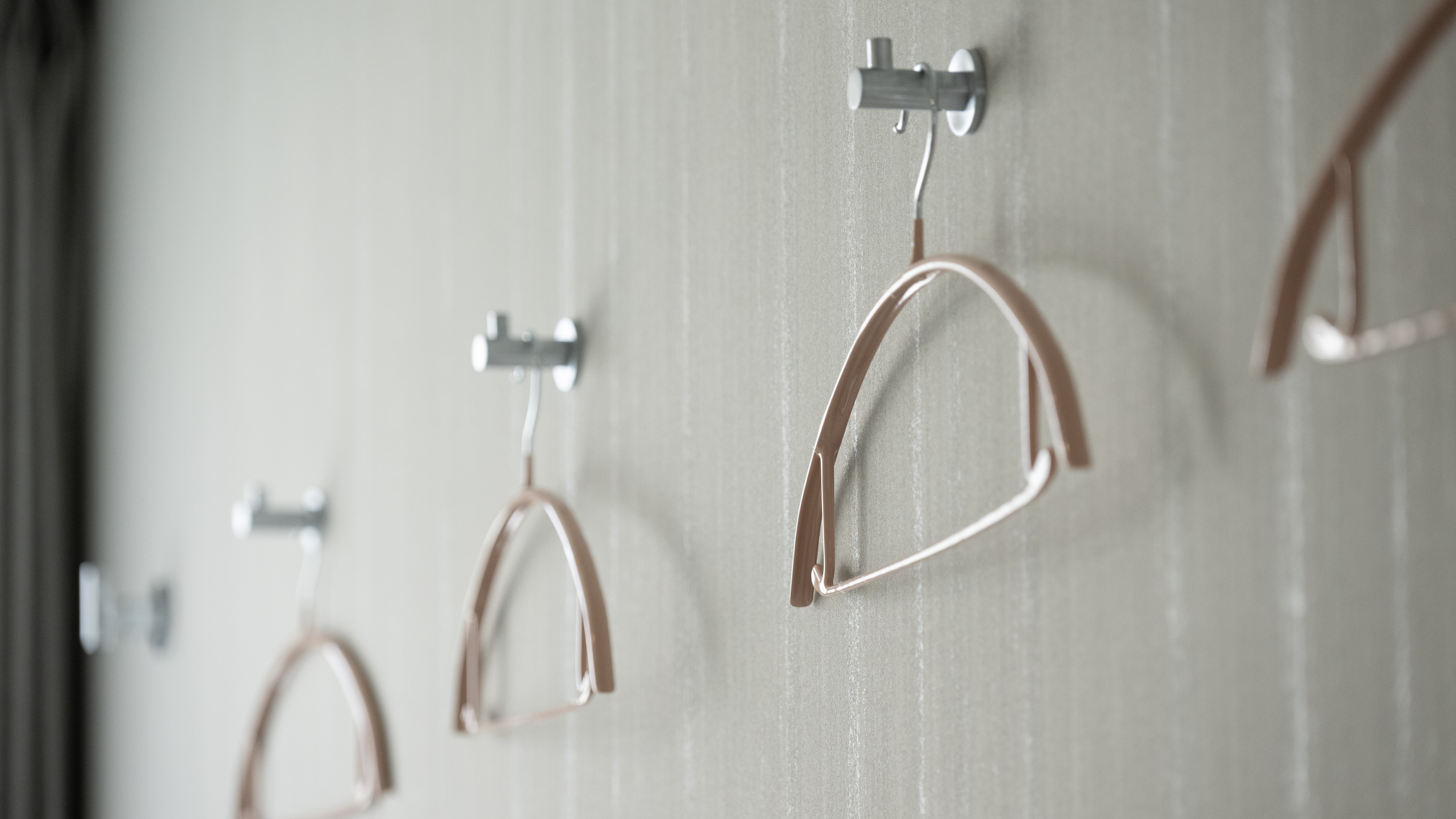 衣類をきれいに整えるシンプルで便利な備品