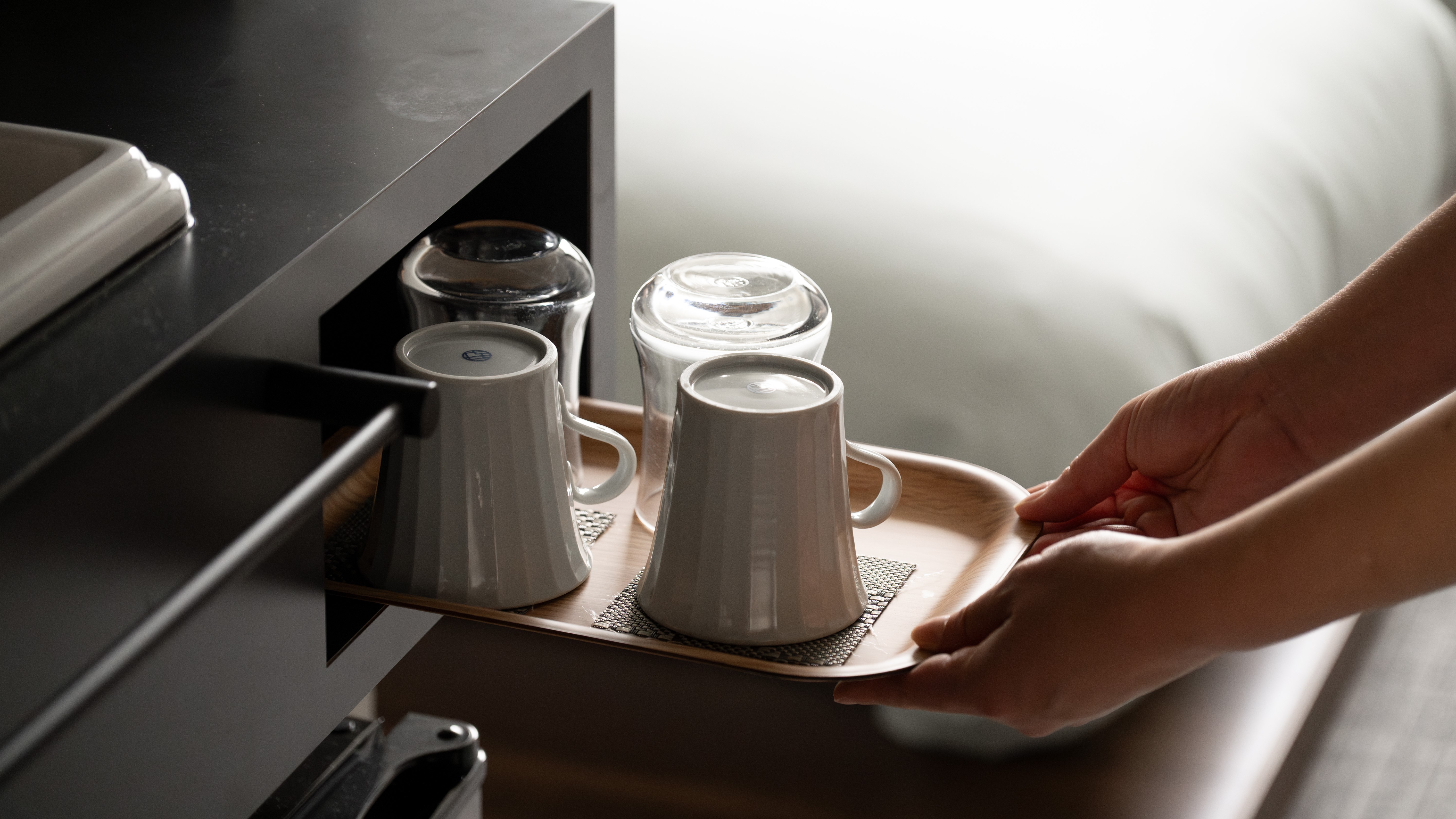 仕事の合間や夜のひとときに便利なカップ類