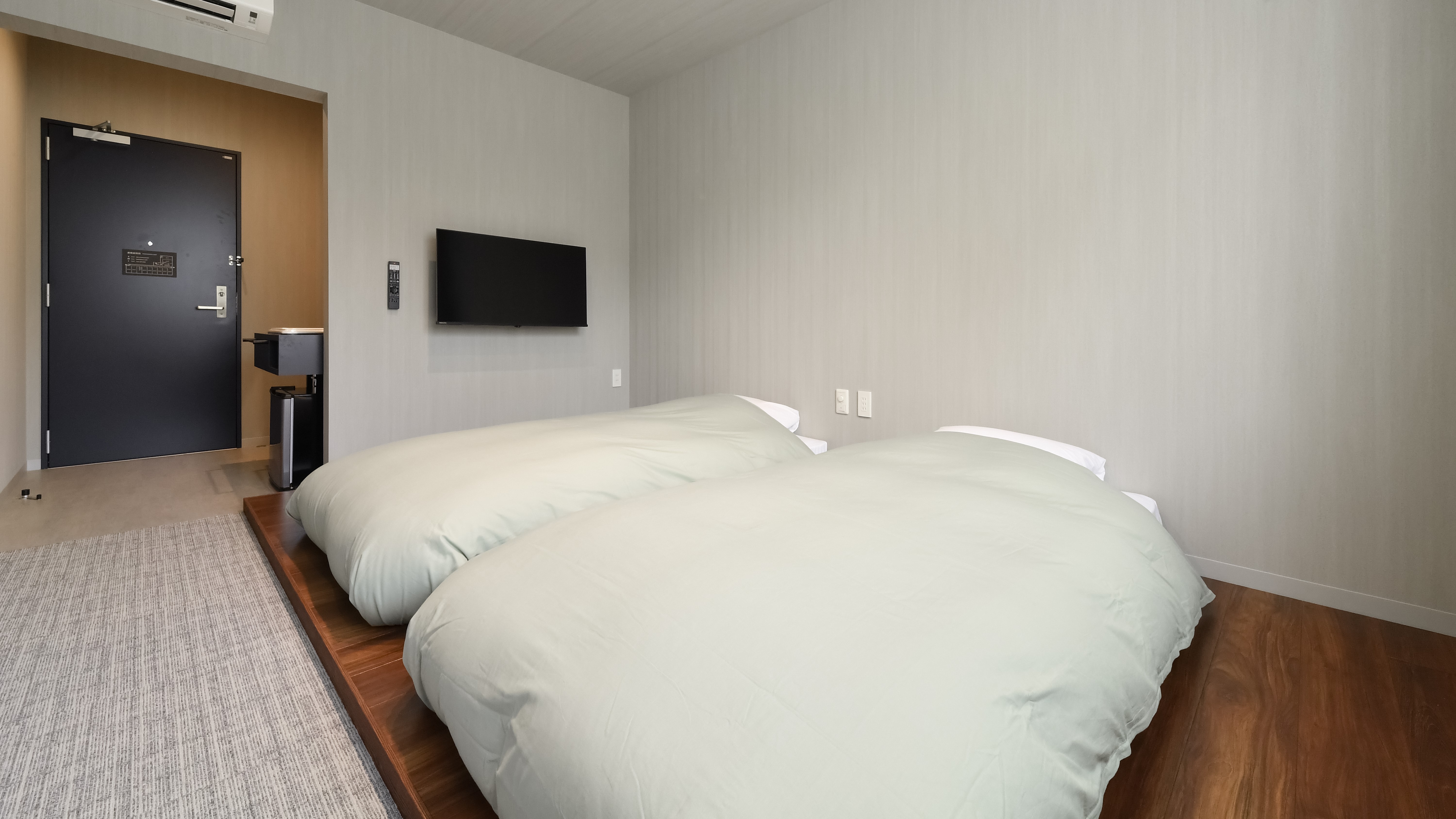 出張にも快適、機能性と効率を重視したシンプル客室