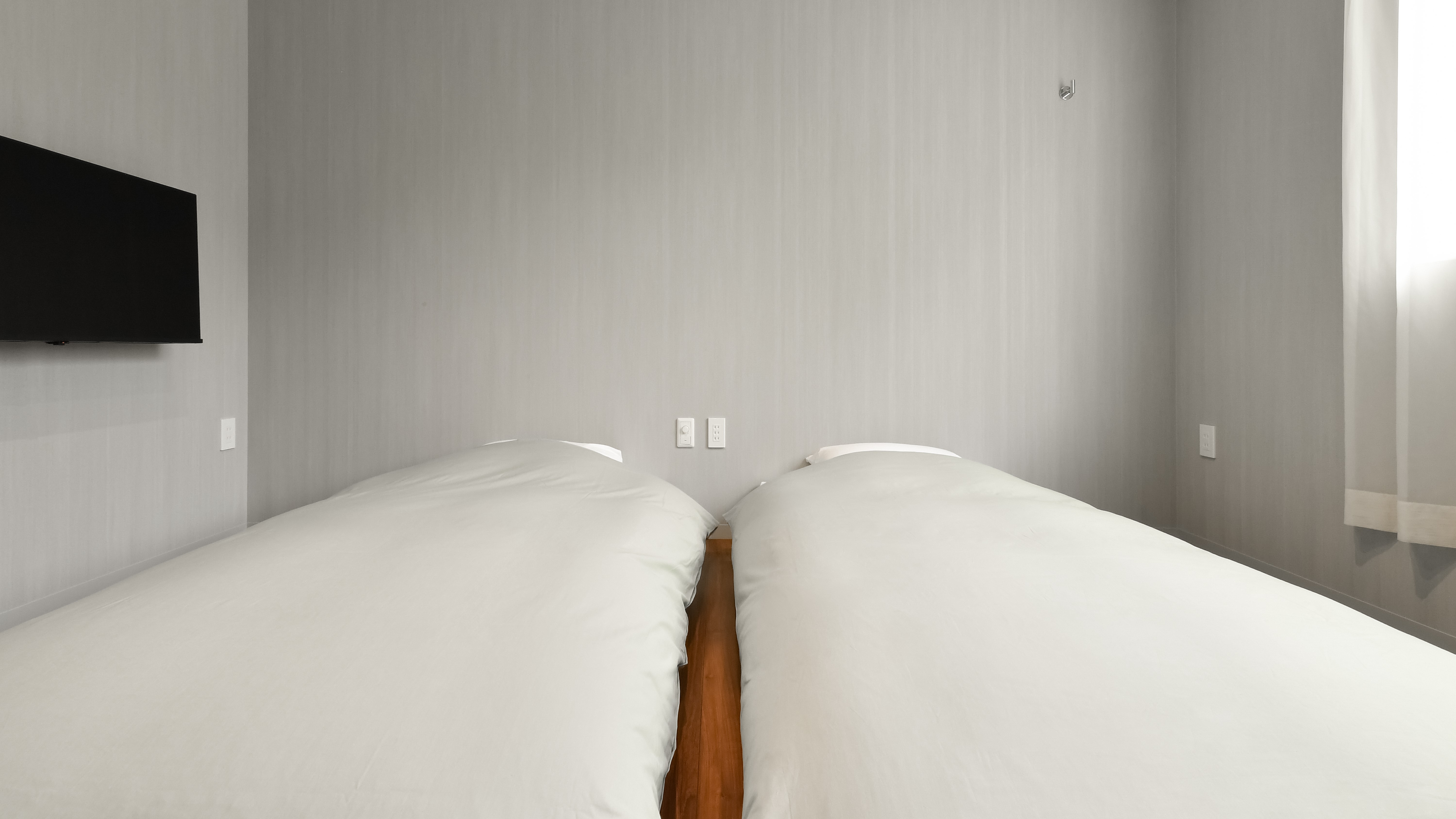 観光にも出張にも、安心と快適を備えた万能客室