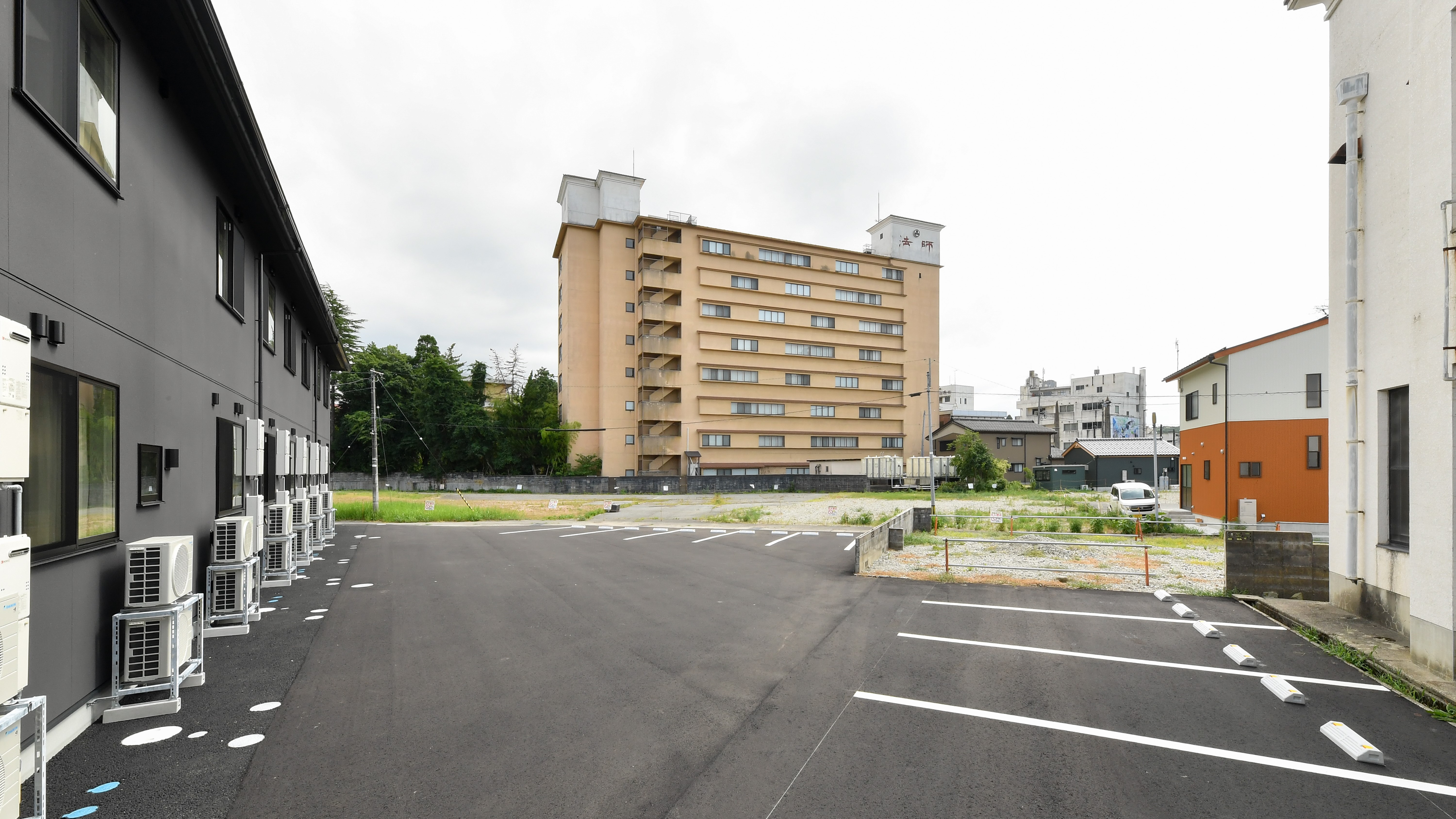 旅の拠点に便利な駐車場。家族連れや友人同士も快適