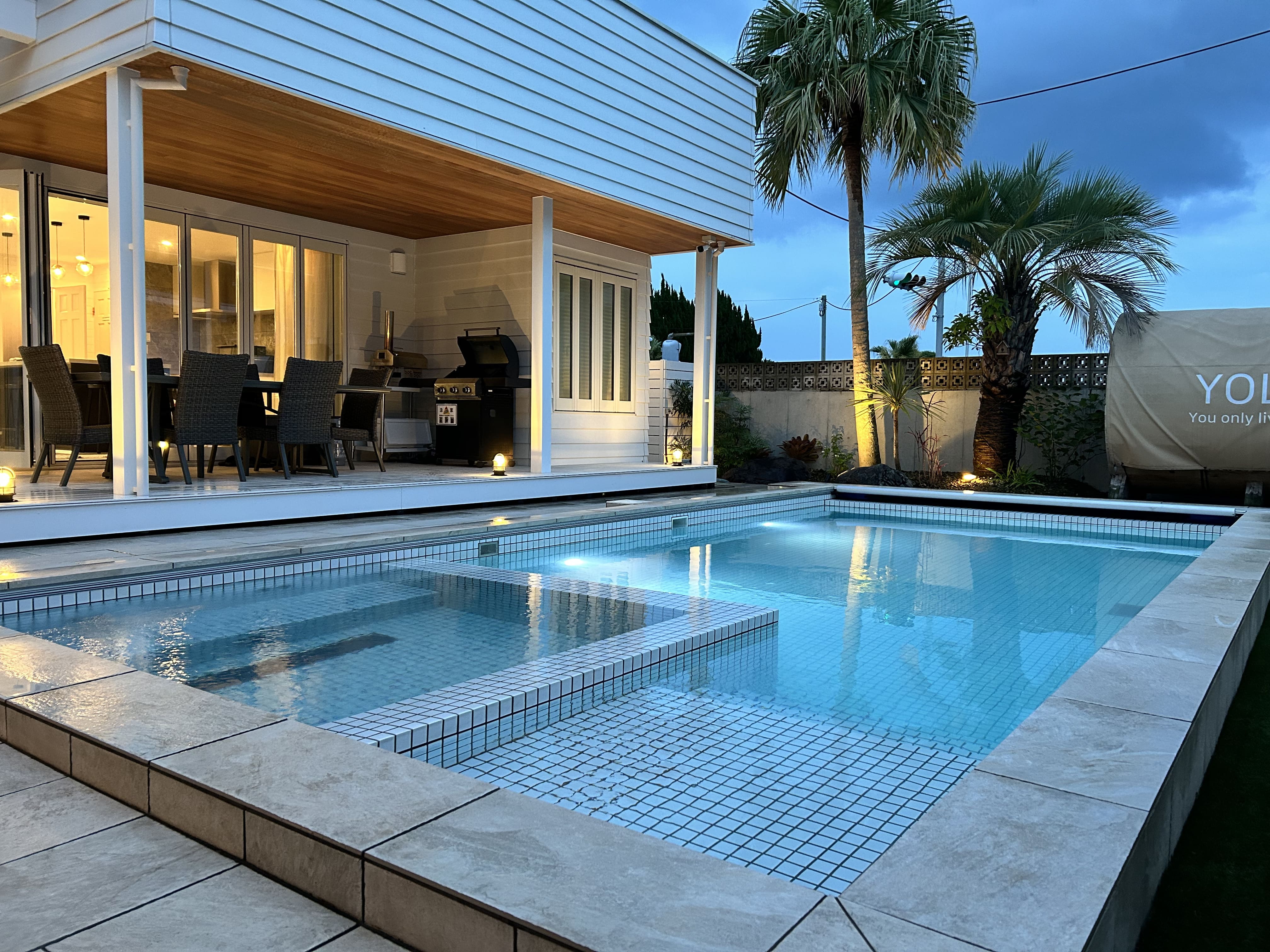 プライベートプール（夜）