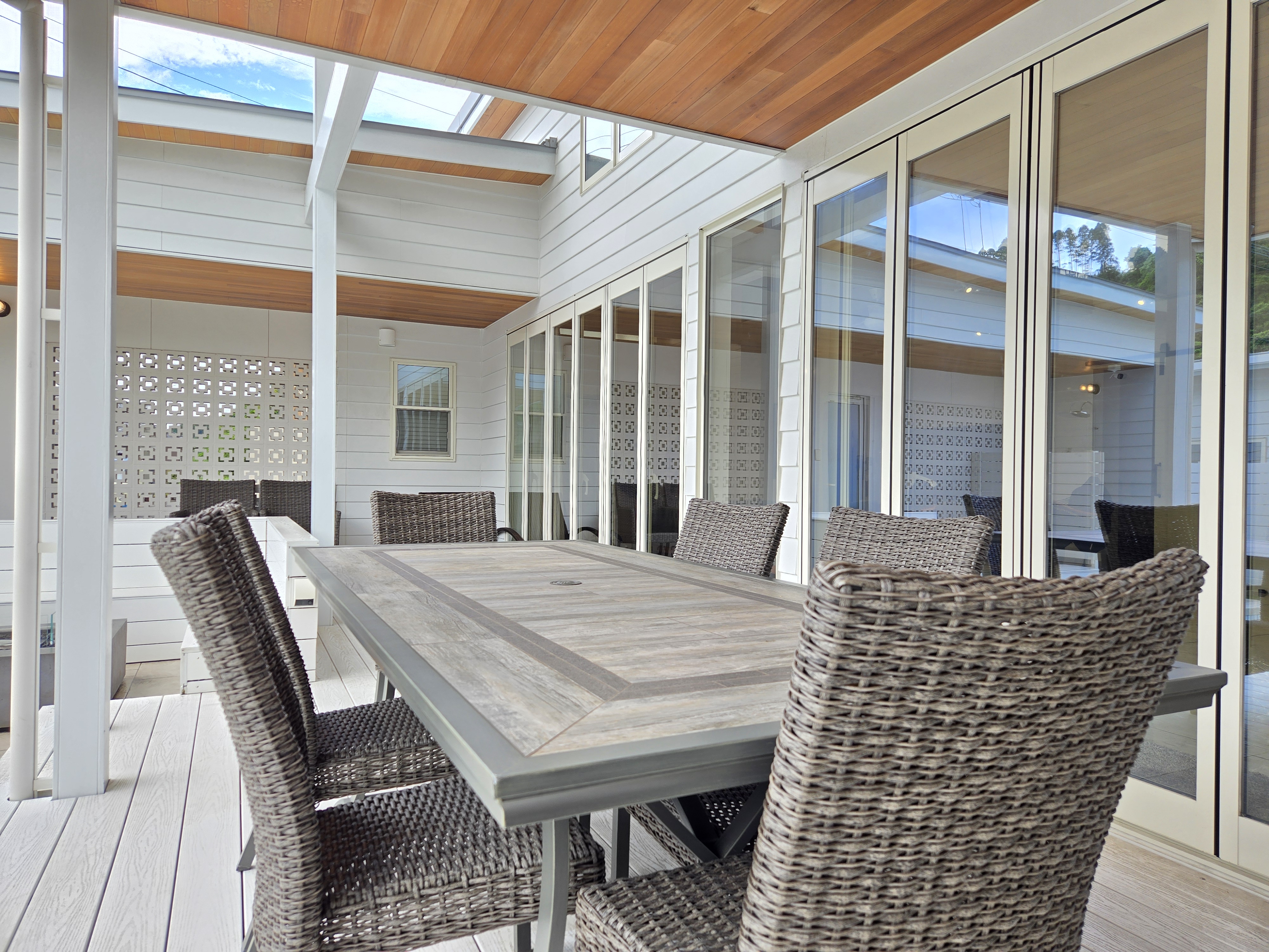 デッキテーブル