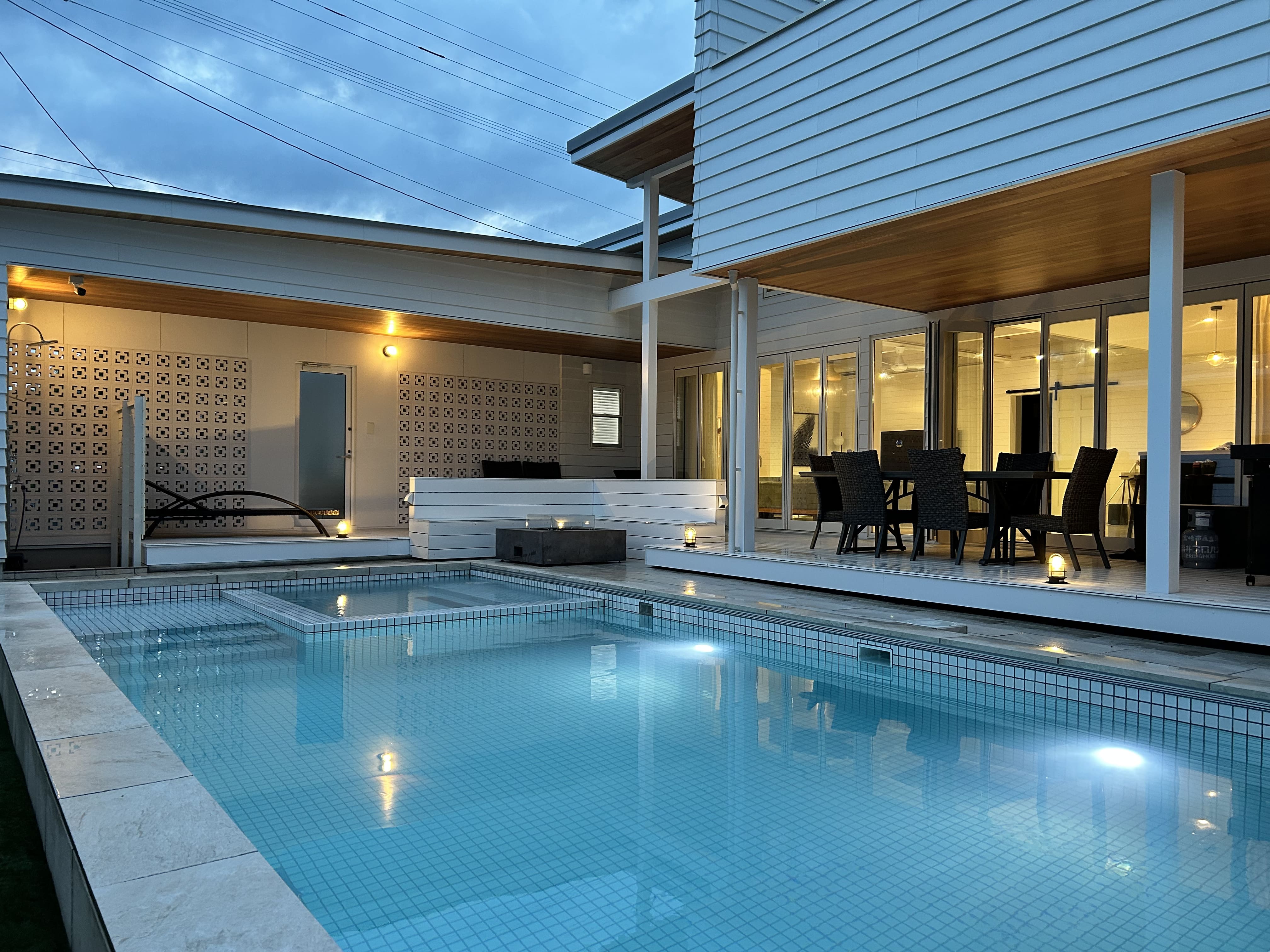 プライベートプール（夜）