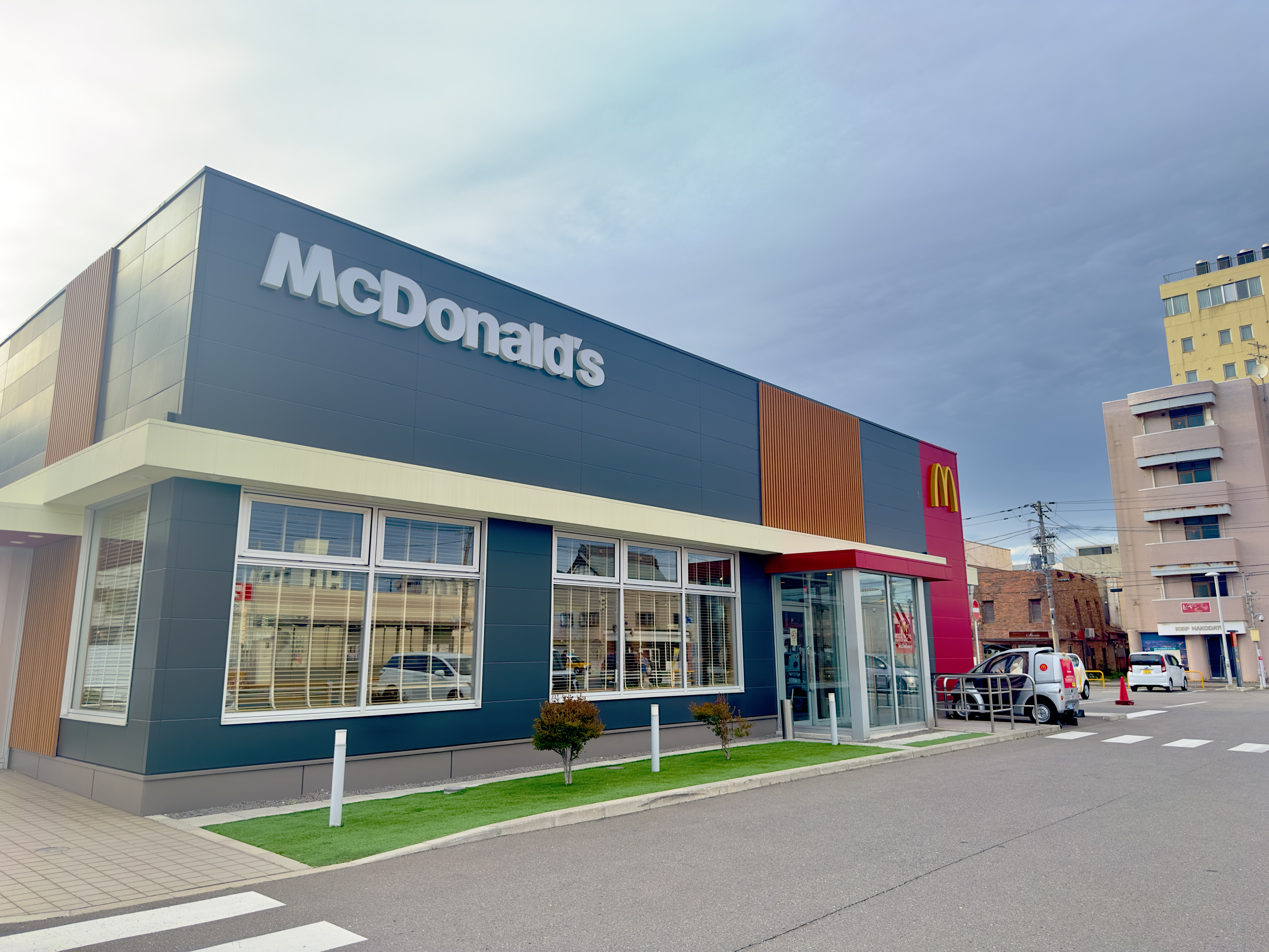 【周辺施設】マクドナルド（徒歩6分）