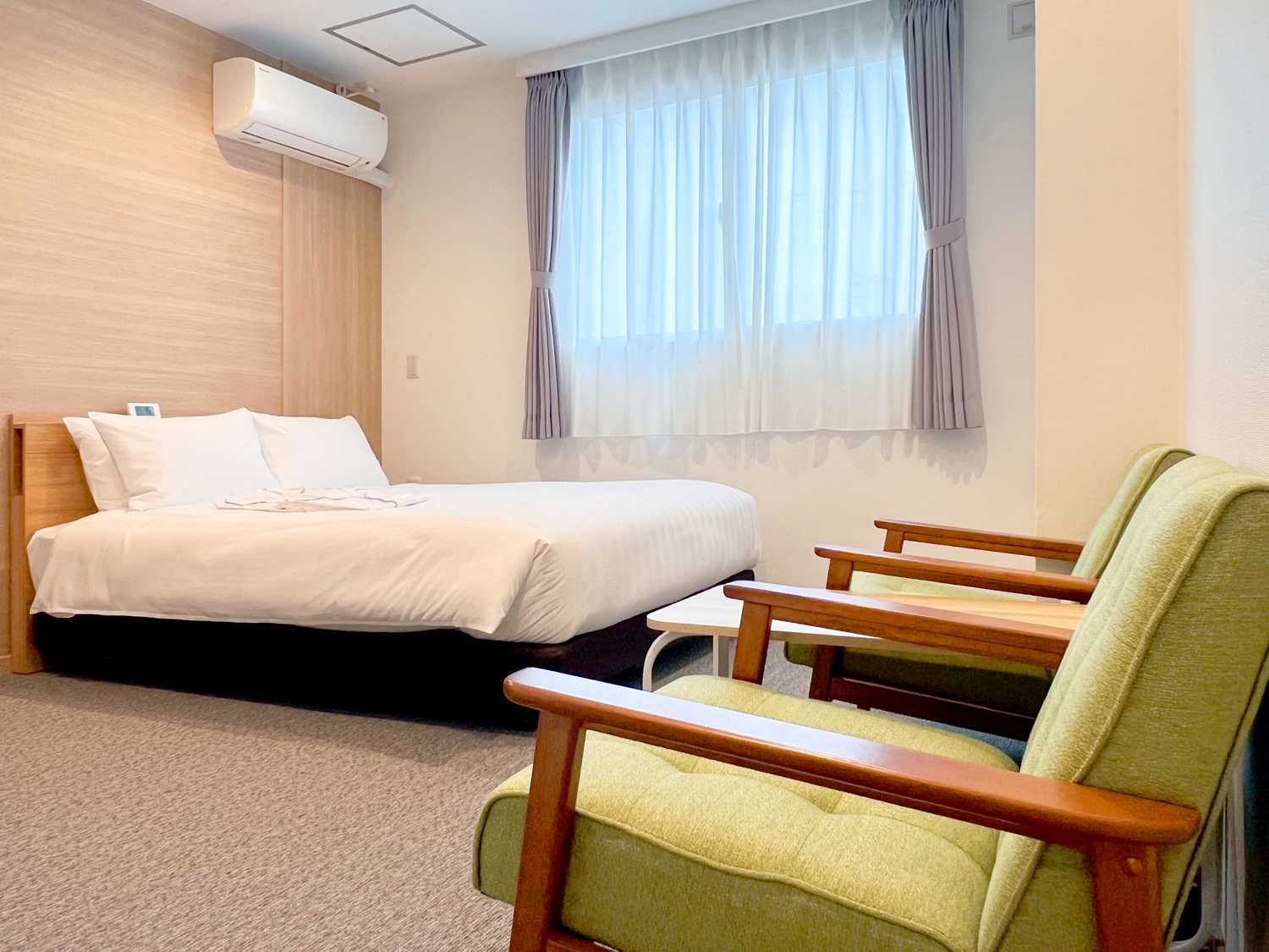 【禁煙】スタンダードダブル （23平米/ベッド幅140ｃｍ&times;1台）