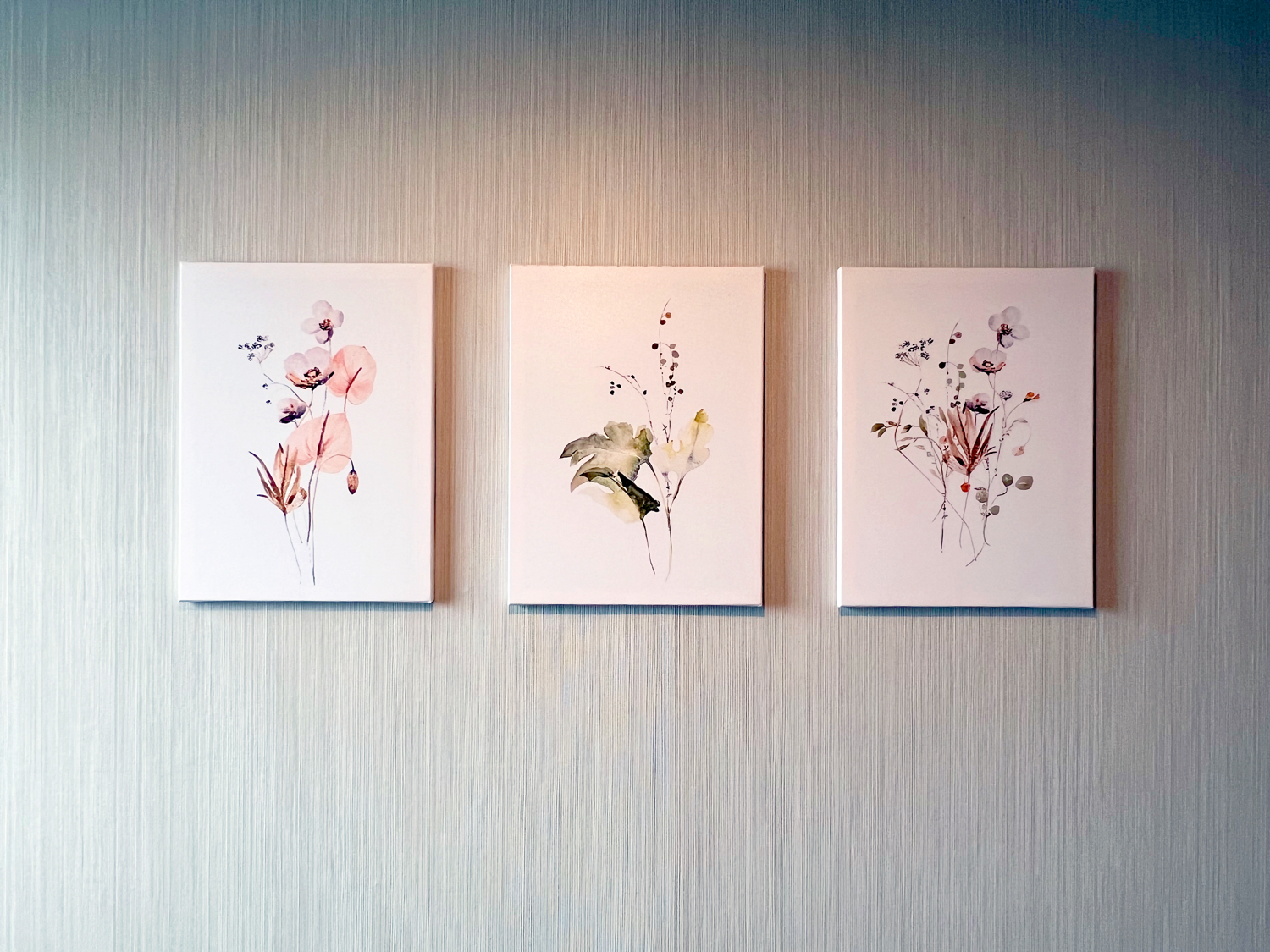 趣ある廊下に彩りを添えるアート