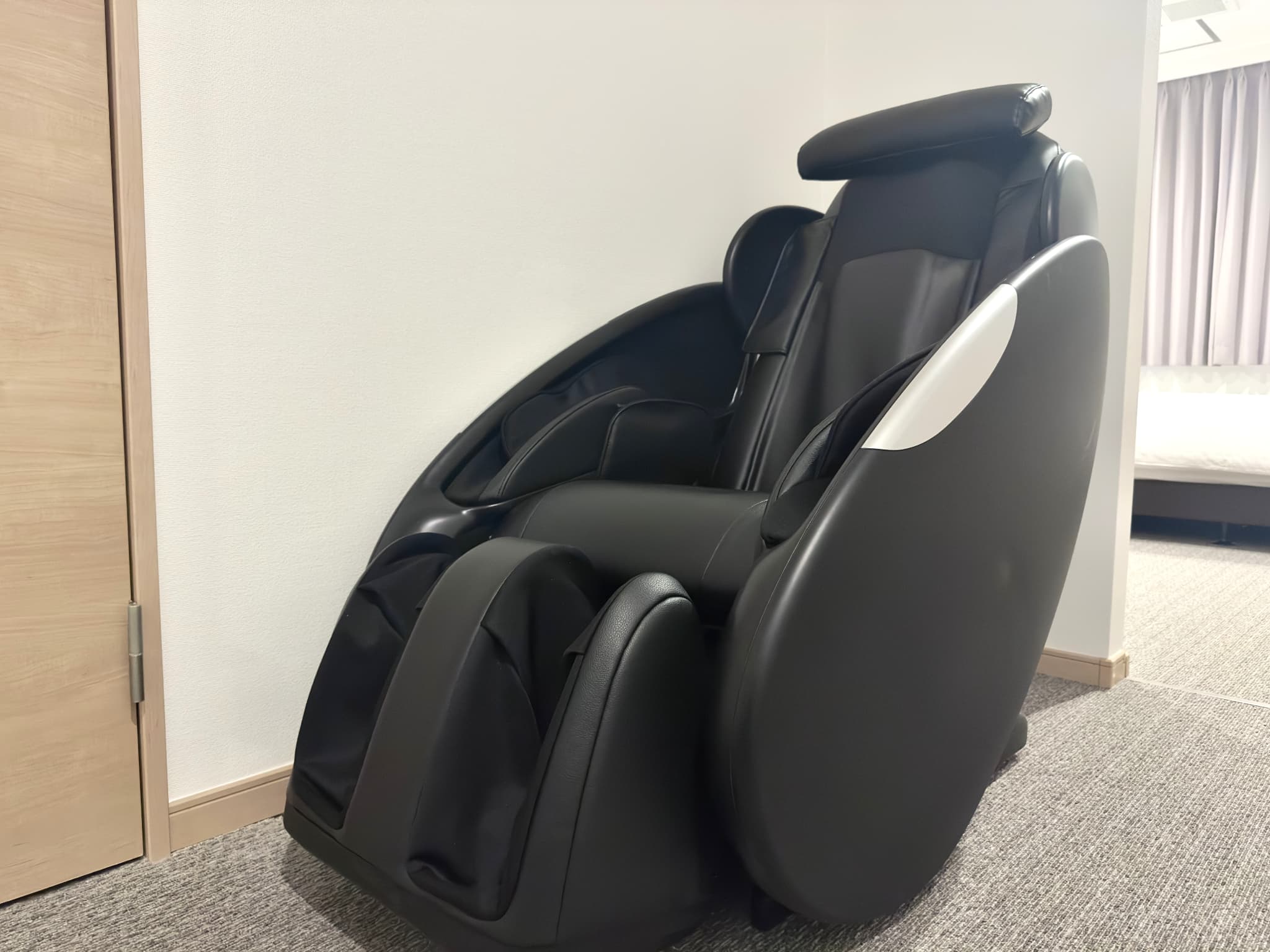 【禁煙】デラックスダブル（28平米/ベッド幅160ｃｍ&times;1台/マッサージチェア完備）