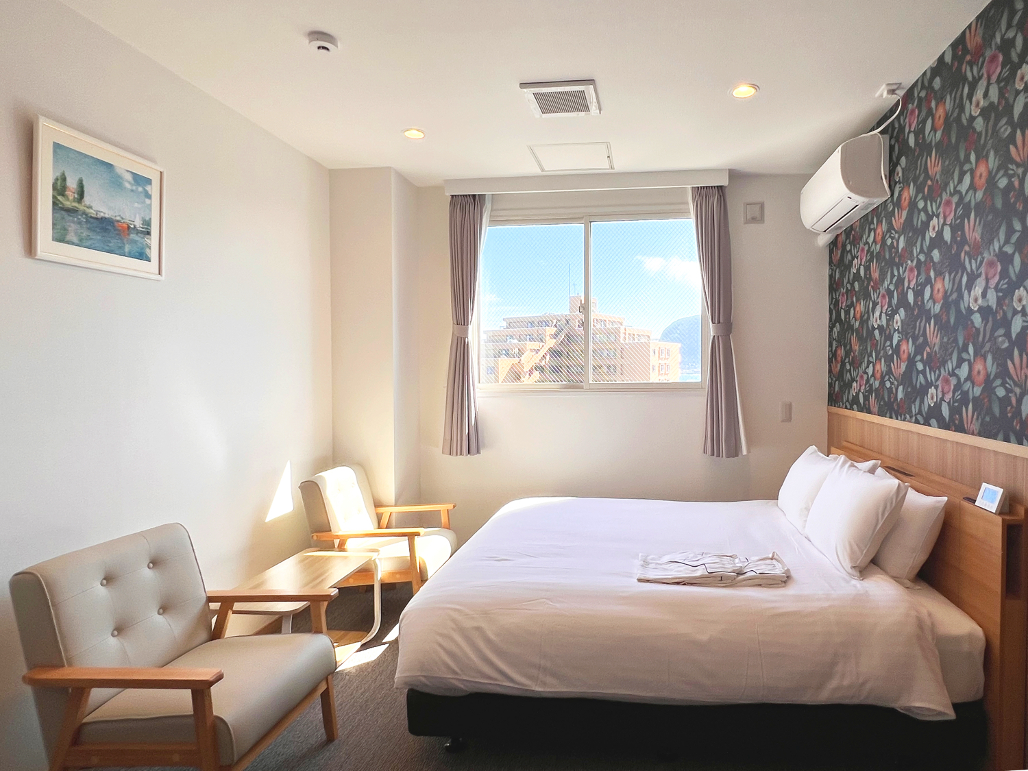 【禁煙】デラックスダブル（28平米/ベッド幅160ｃｍ&times;1台/マッサージチェア完備）