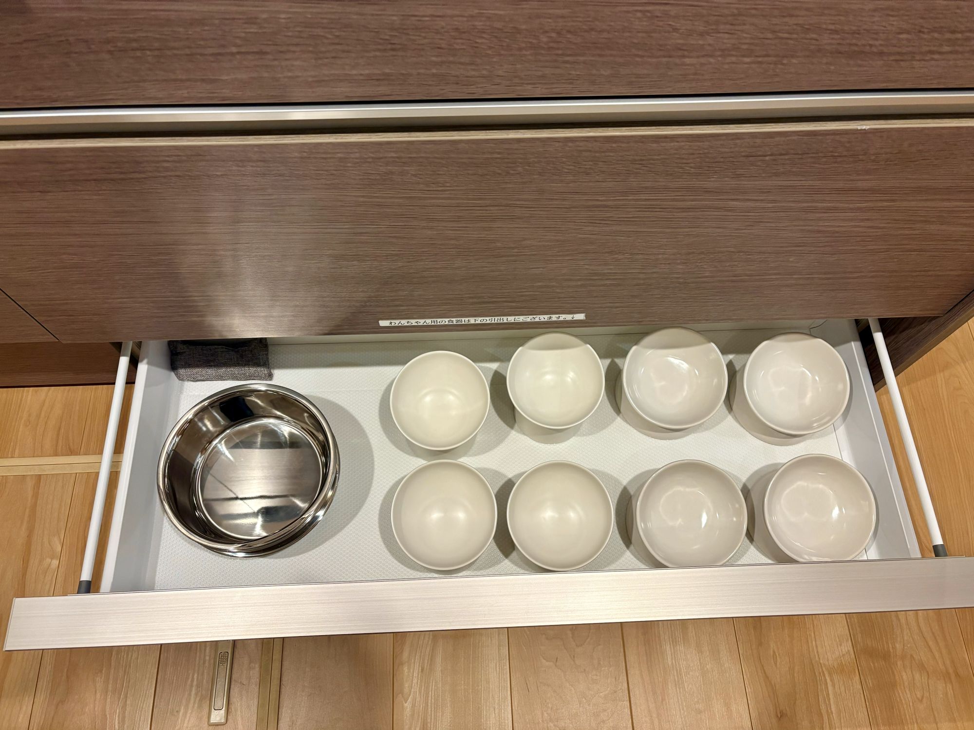 愛犬用の食器類