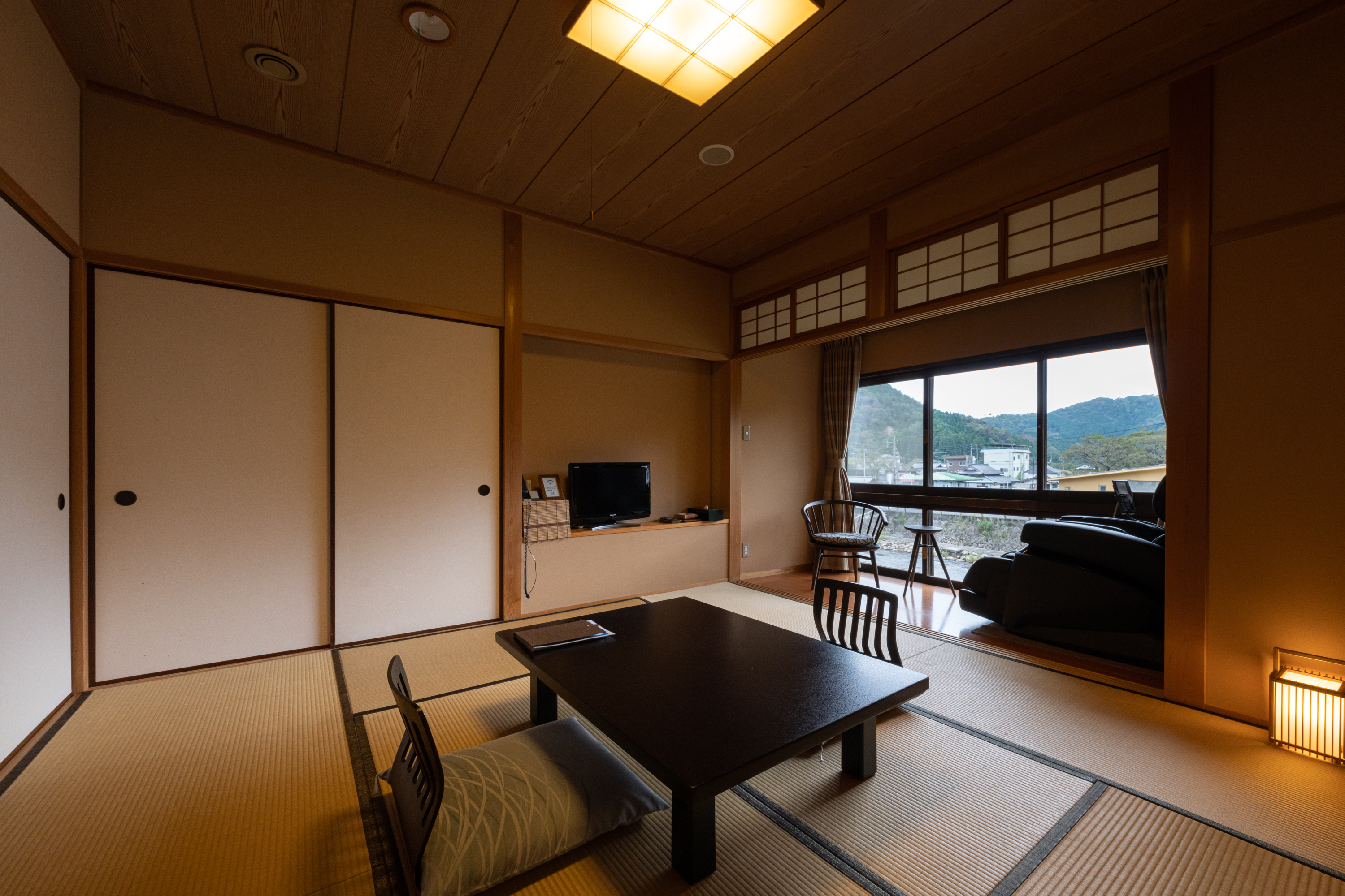 マッサージチェア付きモダン和室「柊」