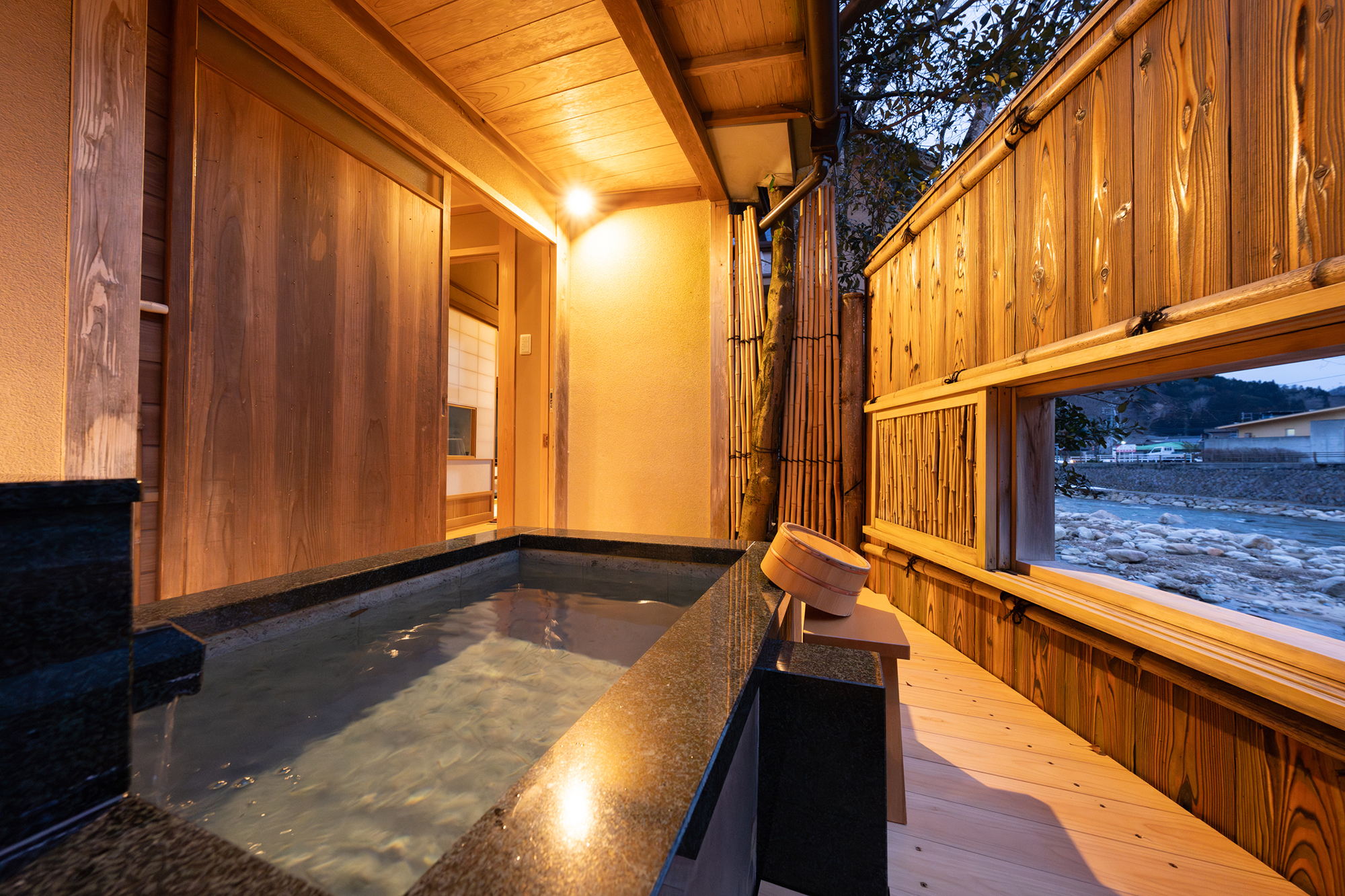 聴泉亭　露天風呂