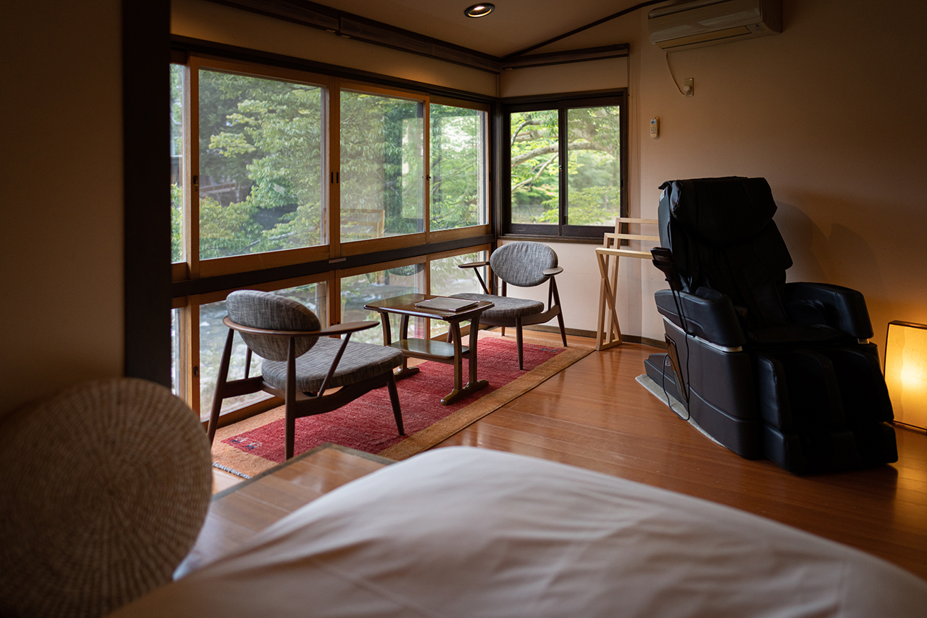 マッサージチェア付きモダン洋室「銀杏」