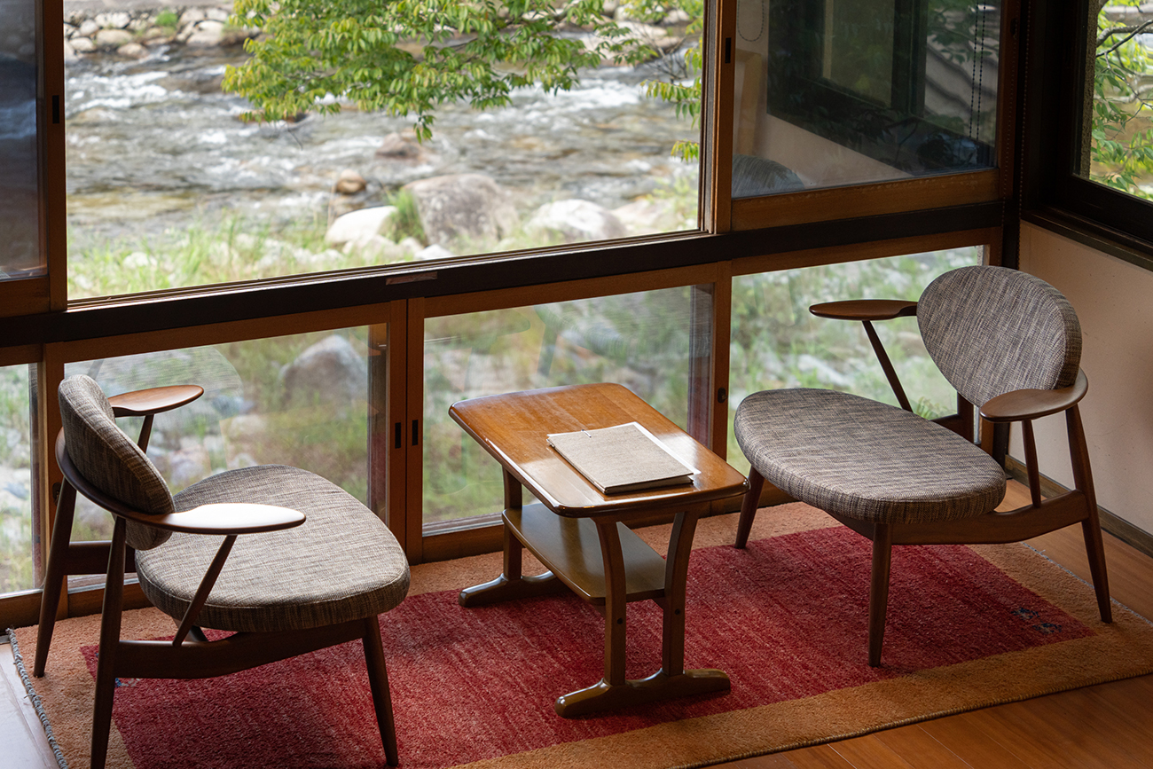 マッサージチェア付きモダン洋室「銀杏」