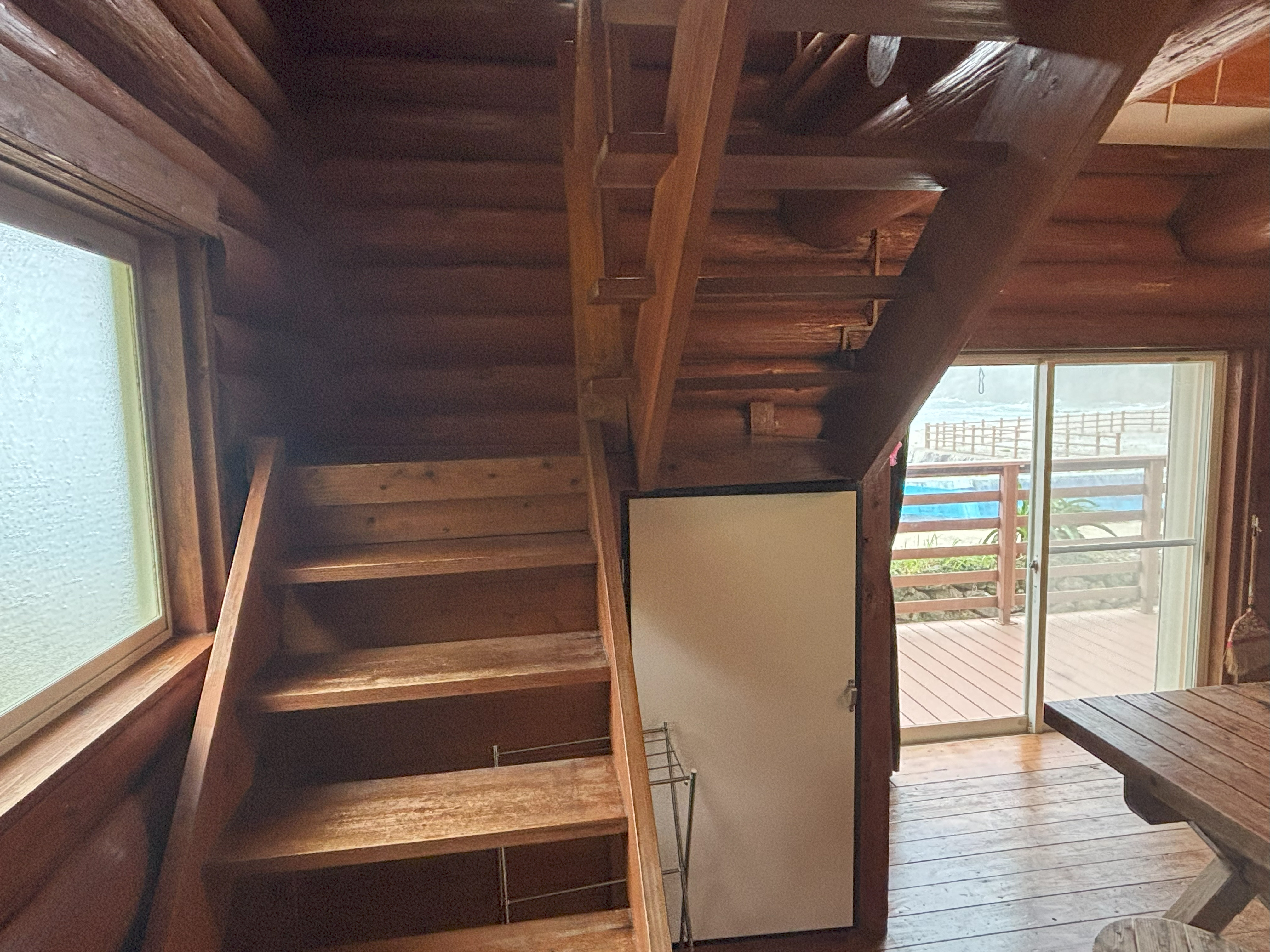 ログハウス_階段
