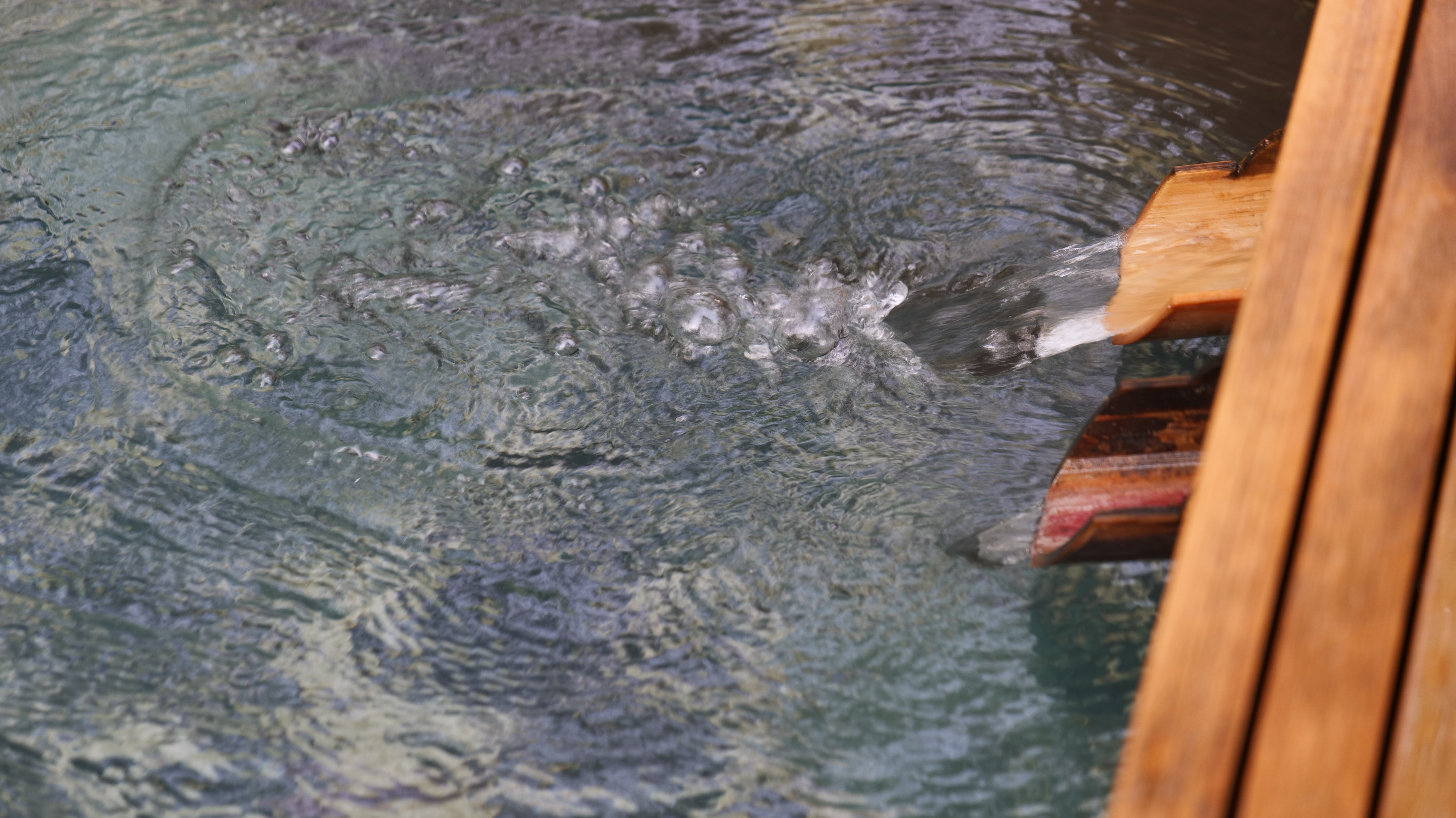 川側露天風呂清韻(せいいん)の湯 湯口