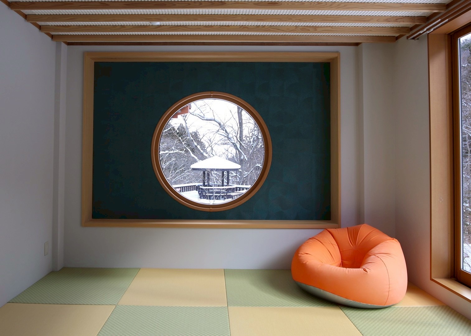 小上がり　雪景色