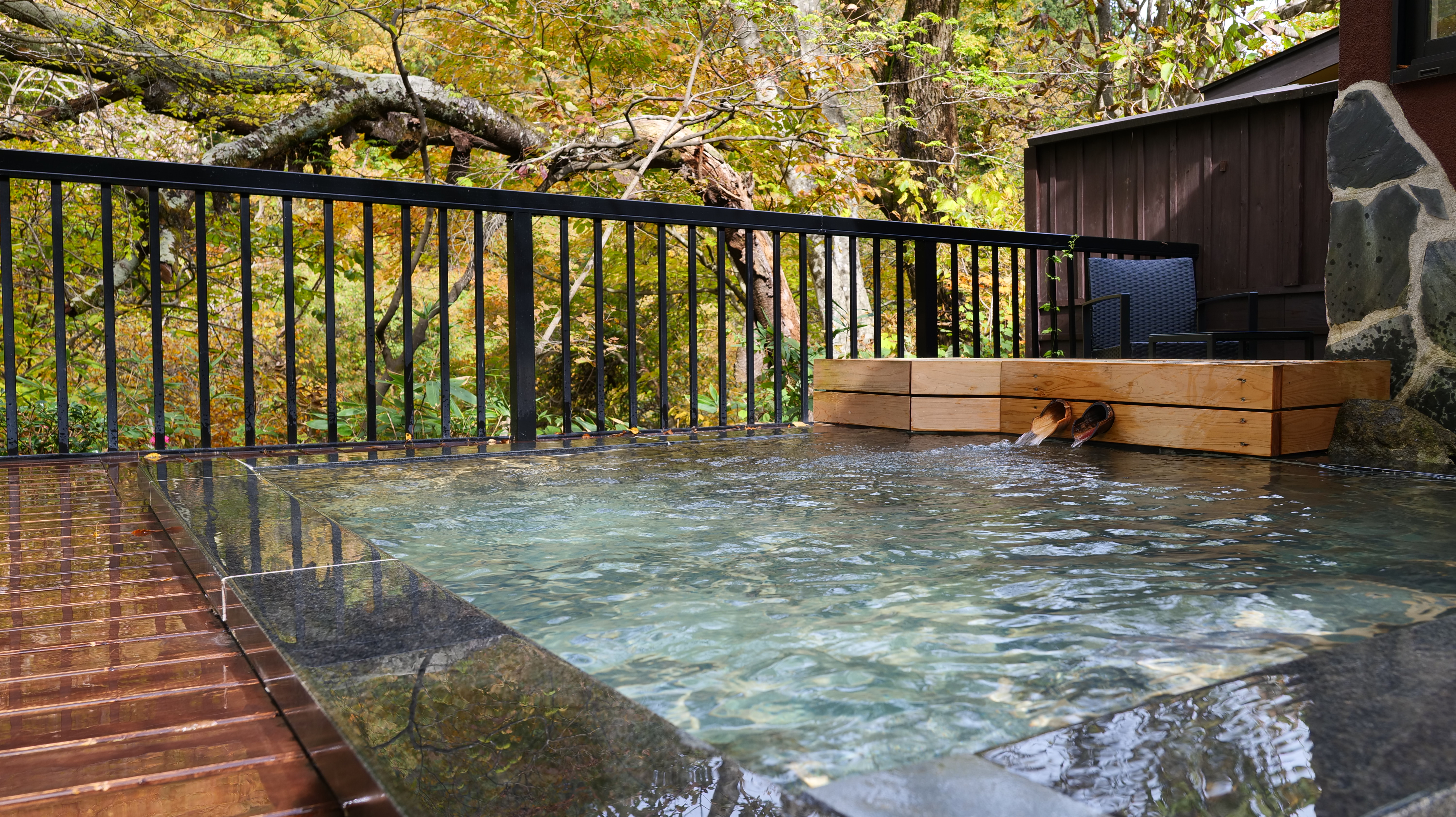 川側露天風呂清韻(せいいん)の湯２