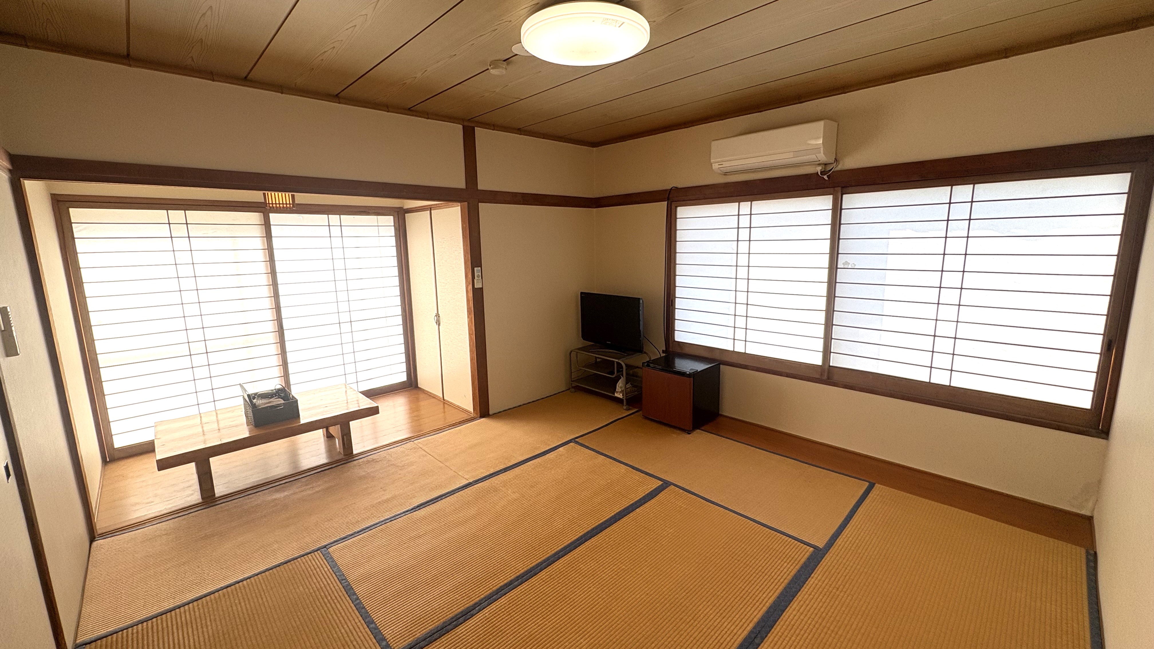 〈8畳和室・最大4名〉