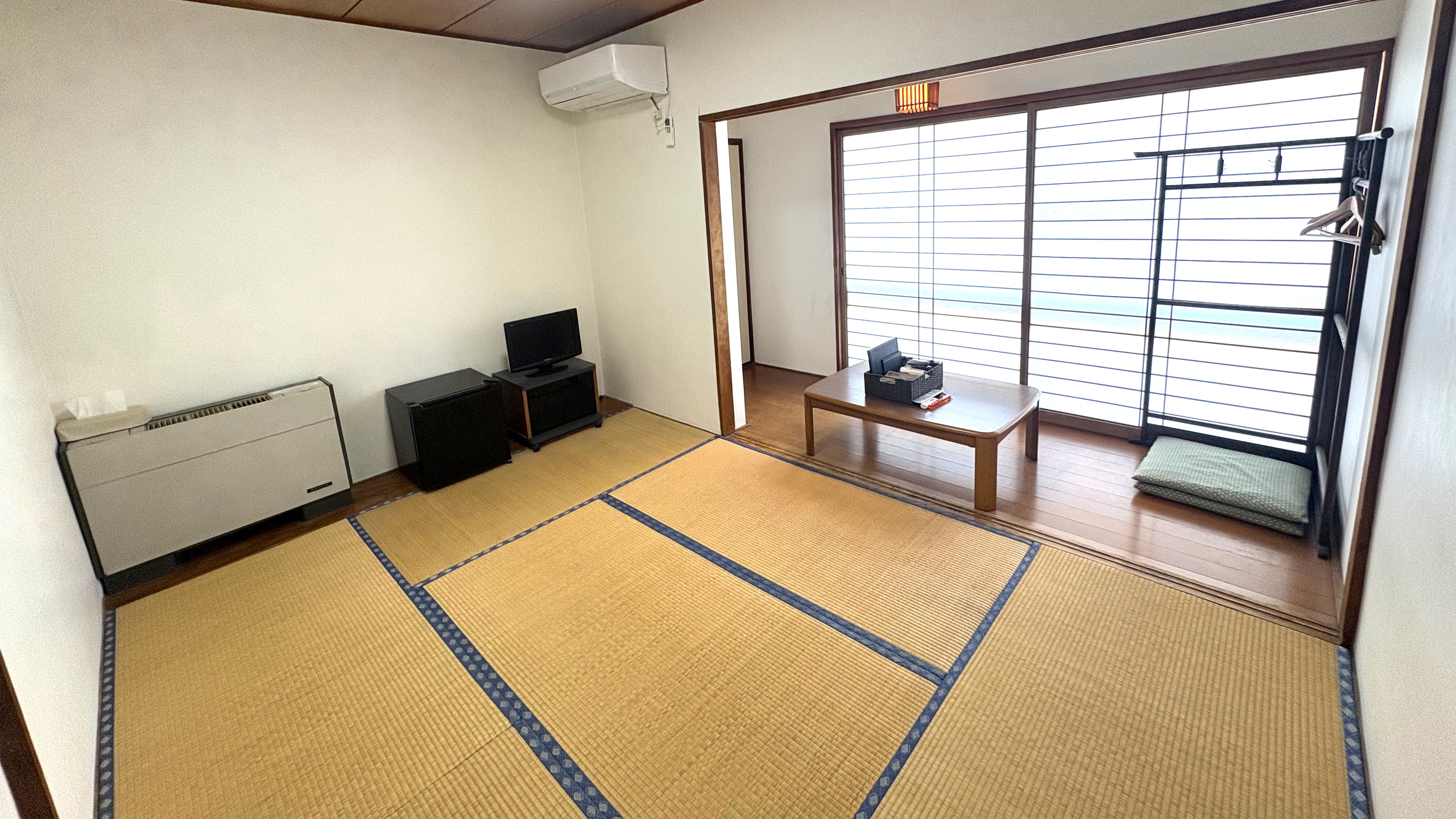 〈6畳＋板の間和室・最大2名〉