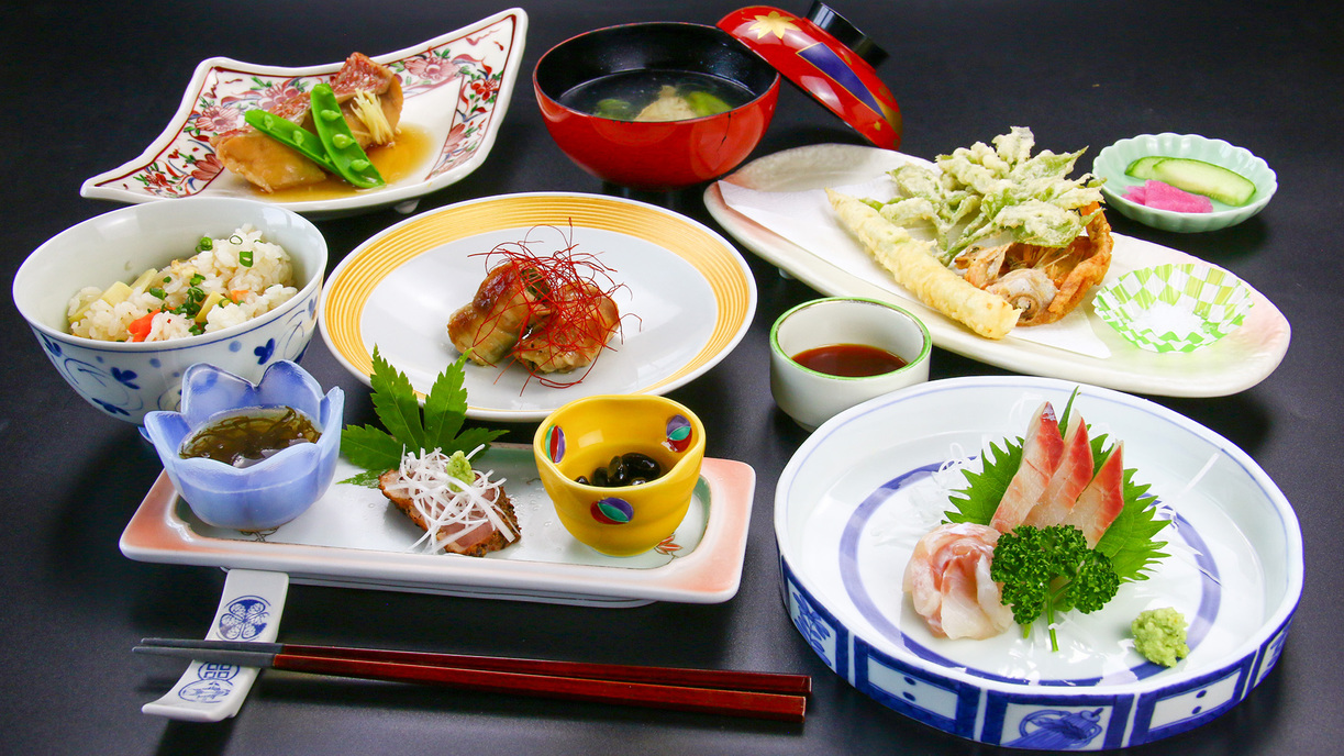 【夕食付き】夜は美味しく旬をいただく♪手作りメニューで満たされる旅を