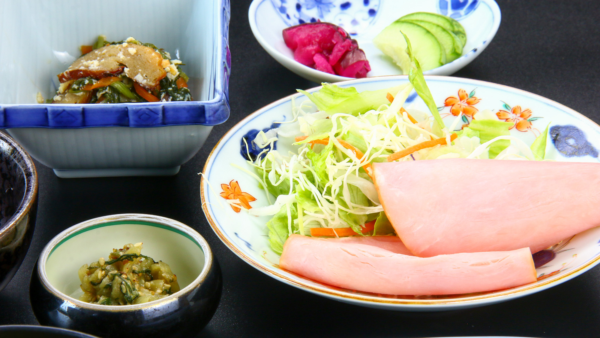 #朝食一例　シャキシャキ野菜とハムの一皿で、朝の活力をチャージ！