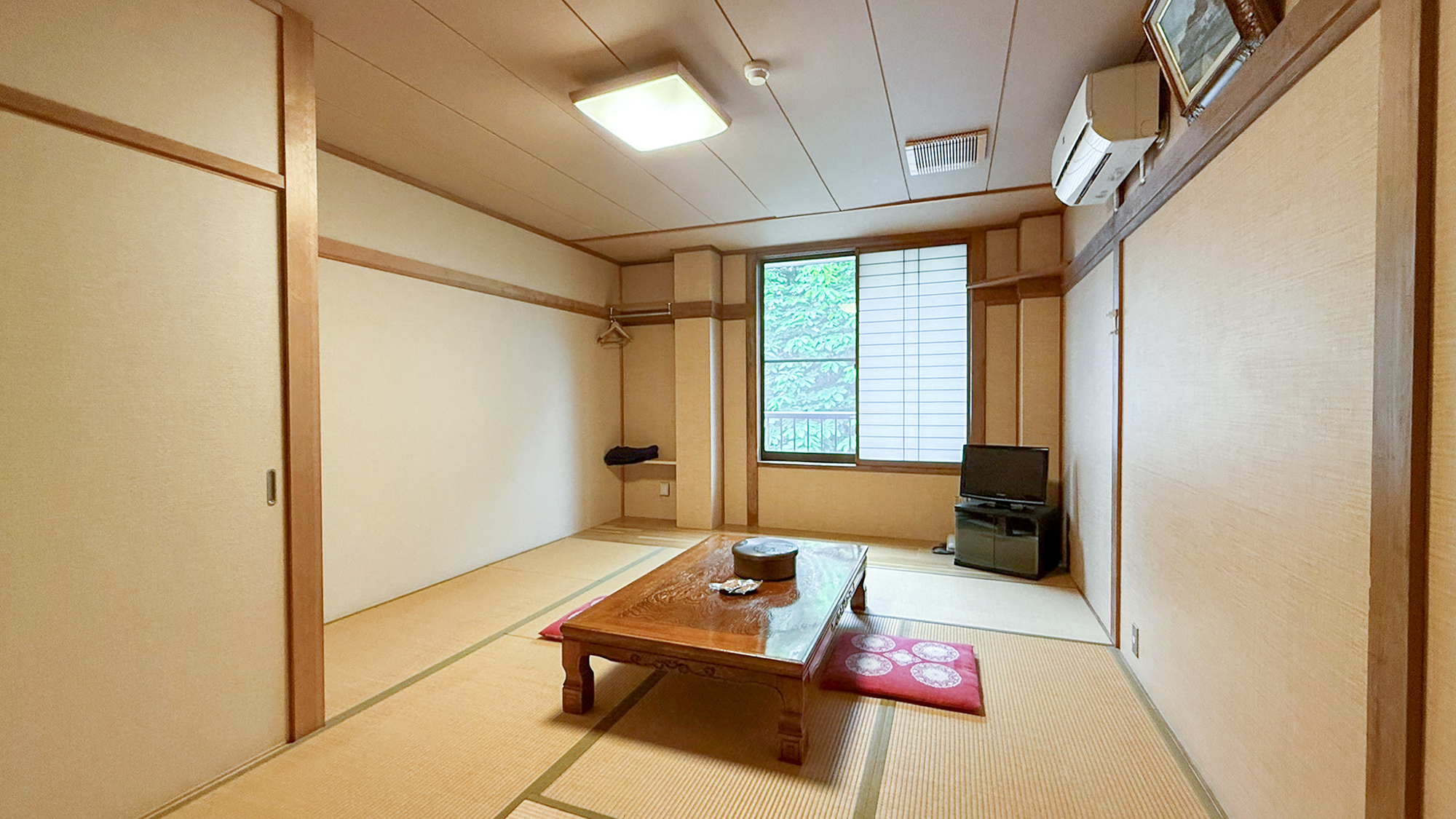 #かたくり　落ち着いた和の空間で、旅の疲れを癒す8畳の部屋です