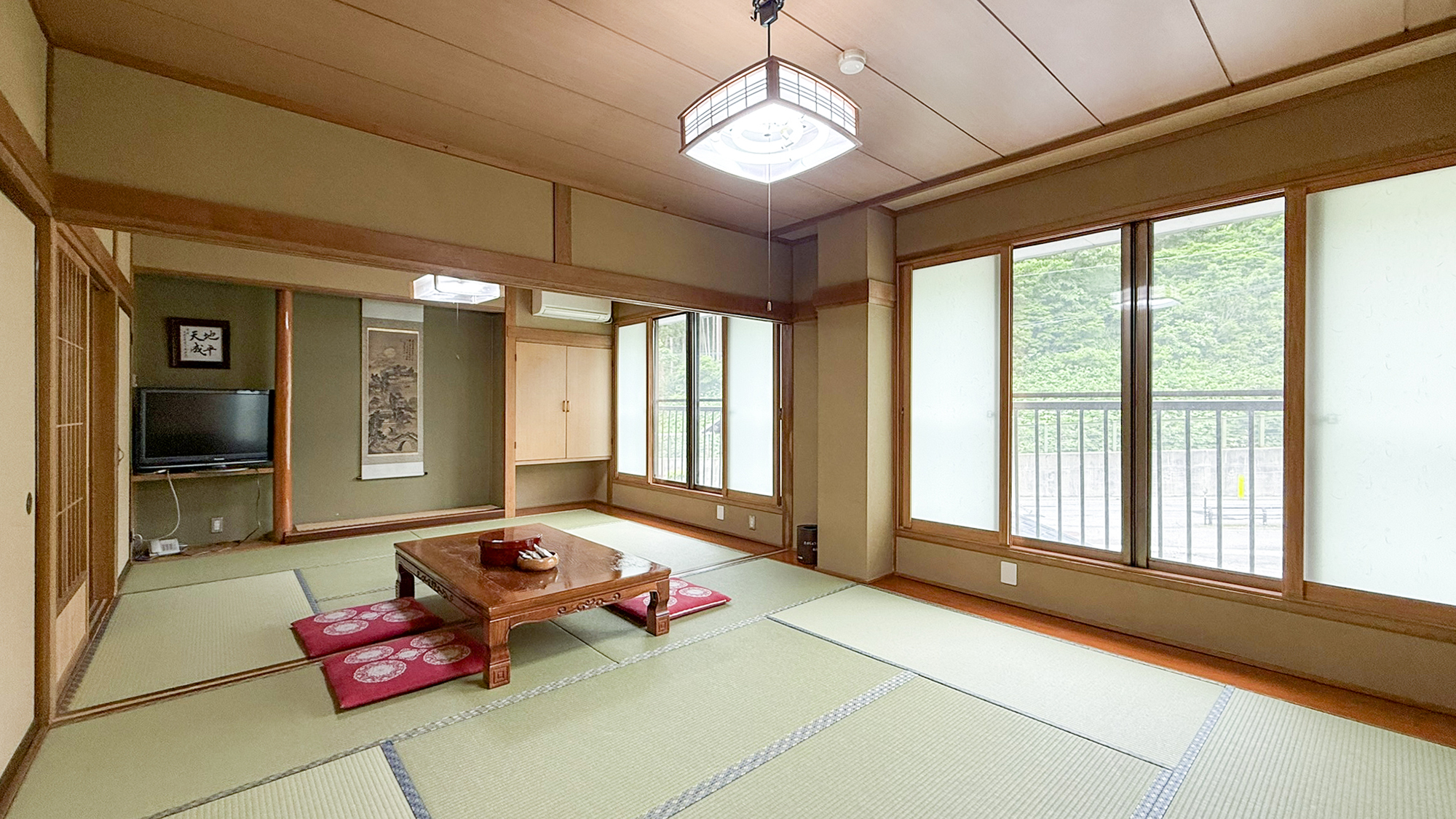 #かんじき　ゆったり広がる二間続きで、グループ利用にも最適です