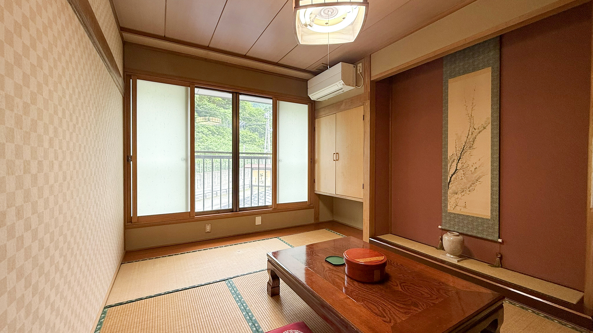 #水芭蕉　山の静けさに包まれる、シンプルで温かな6畳の客室です